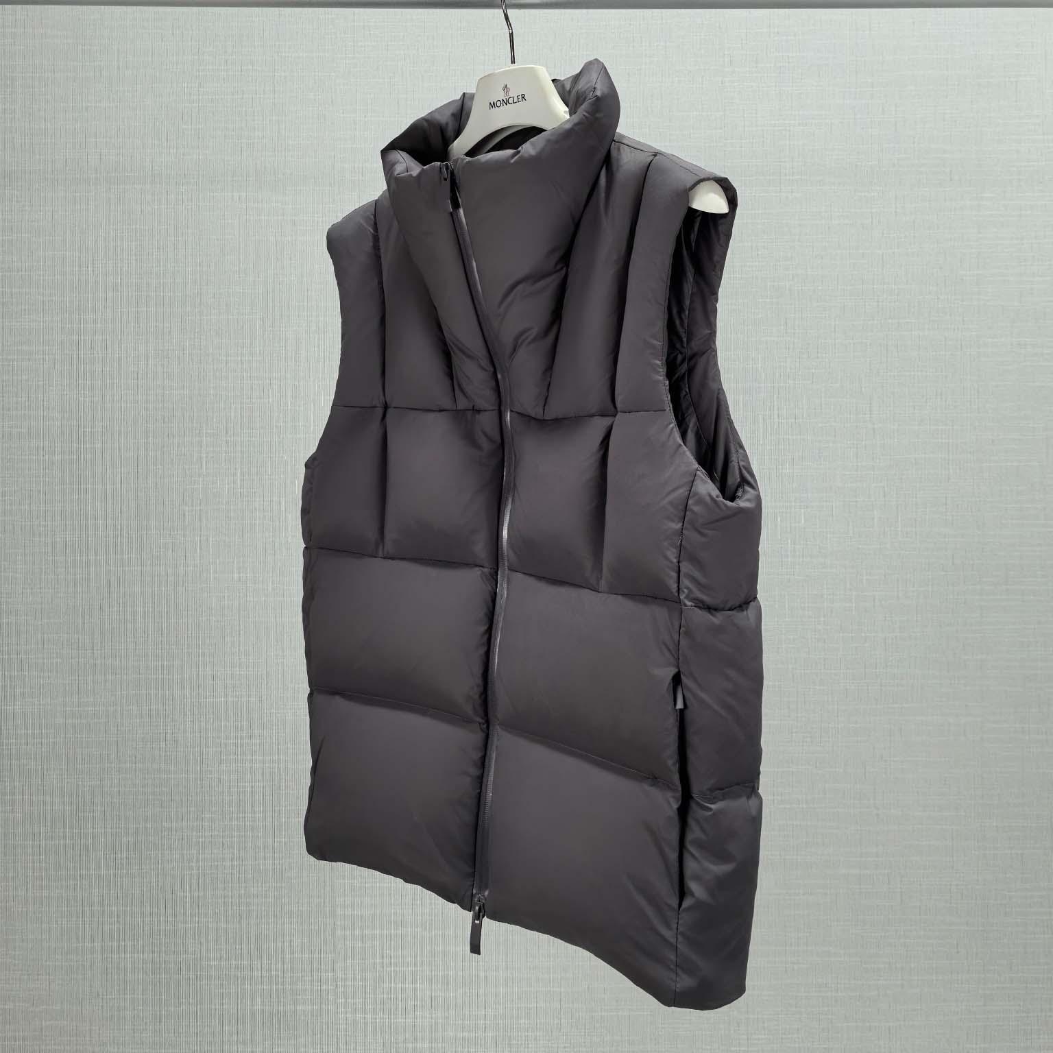 Moncler Padded Quilted Gilet - DesignerGu