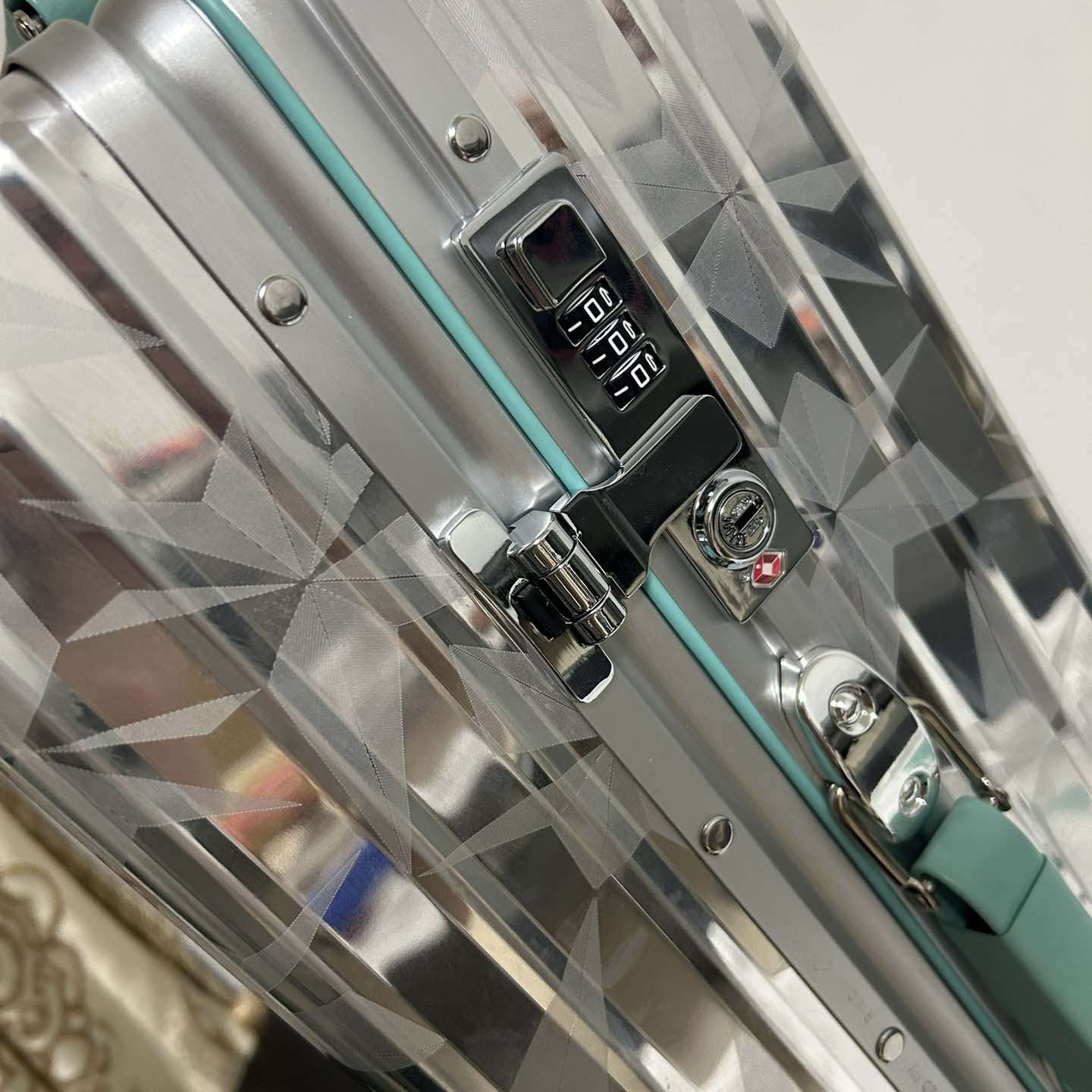 Rimowa x Tiffany&CO Luggage    - DesignerGu