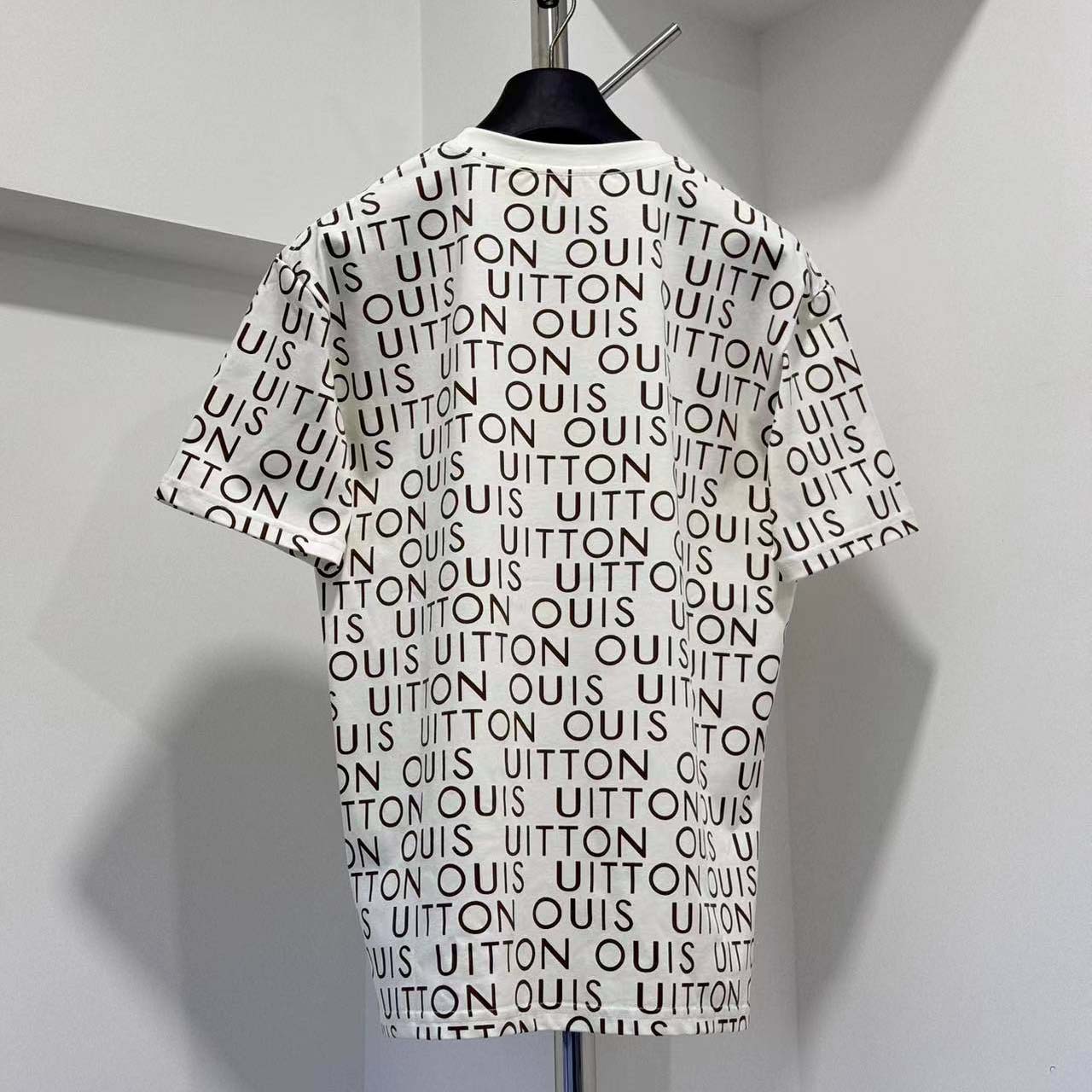 Louis Vuitton T-Shirt  - DesignerGu