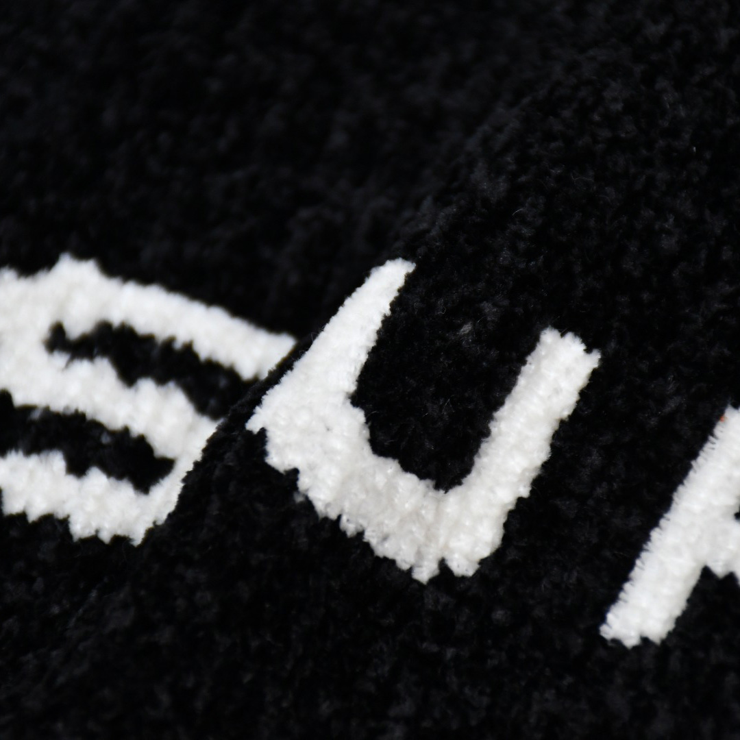 Supreme Chenille Sweater Vest  - DesignerGu