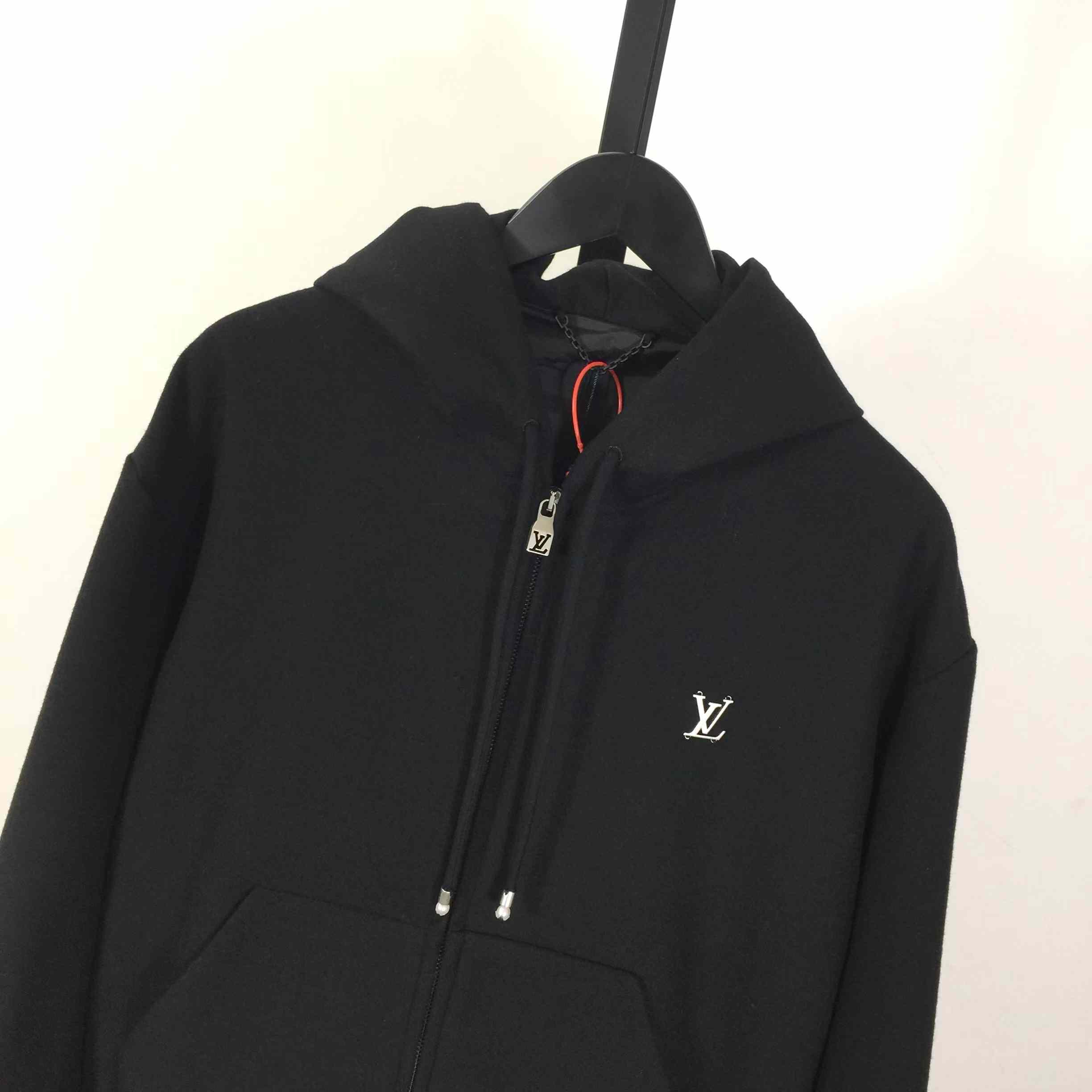 Louis Vuitton Tailored Technical Wool Hooded Blouson   1AIWF7 - DesignerGu