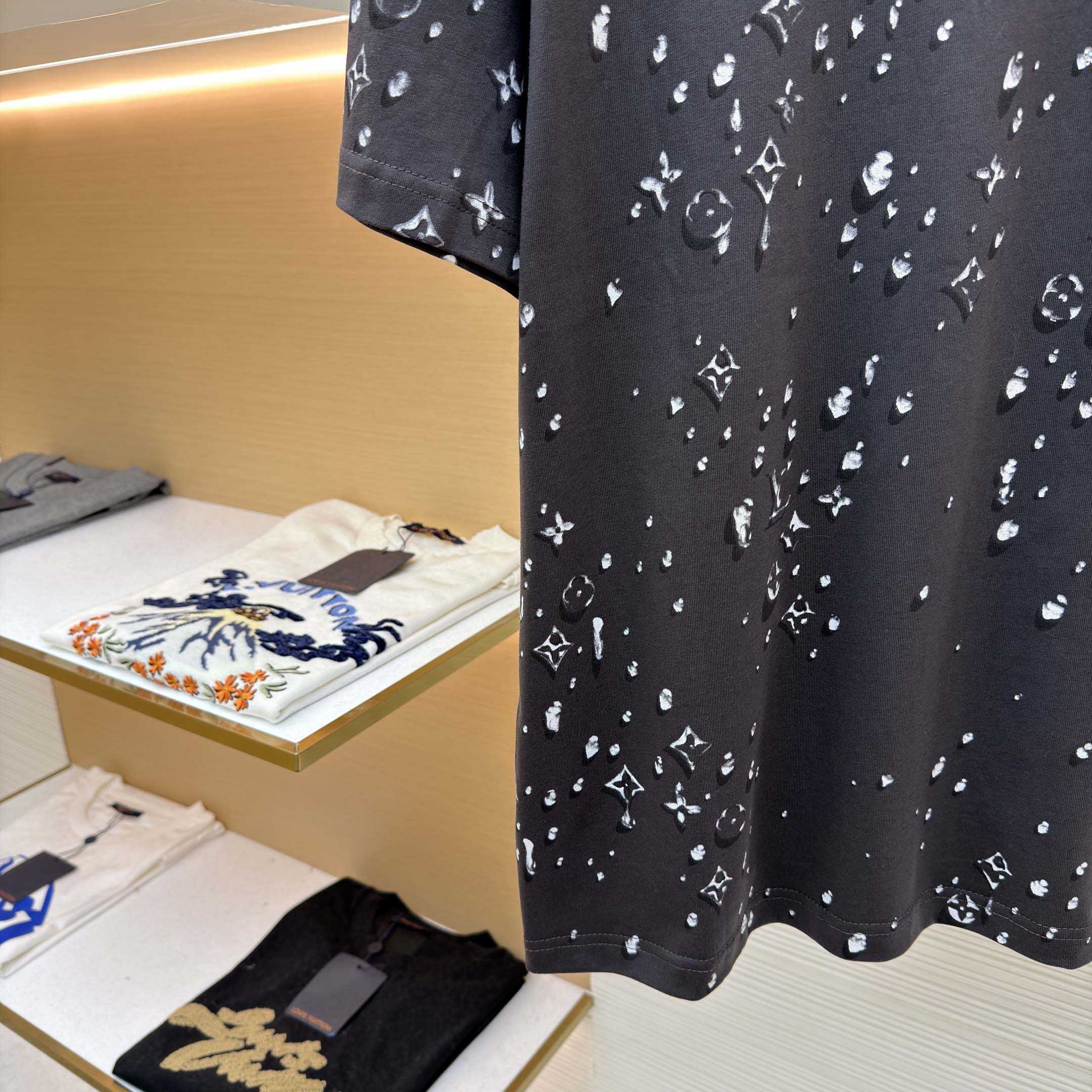 Louis Vuitton Monogram Short-Sleeved T-Shirt   1AJCBF - DesignerGu