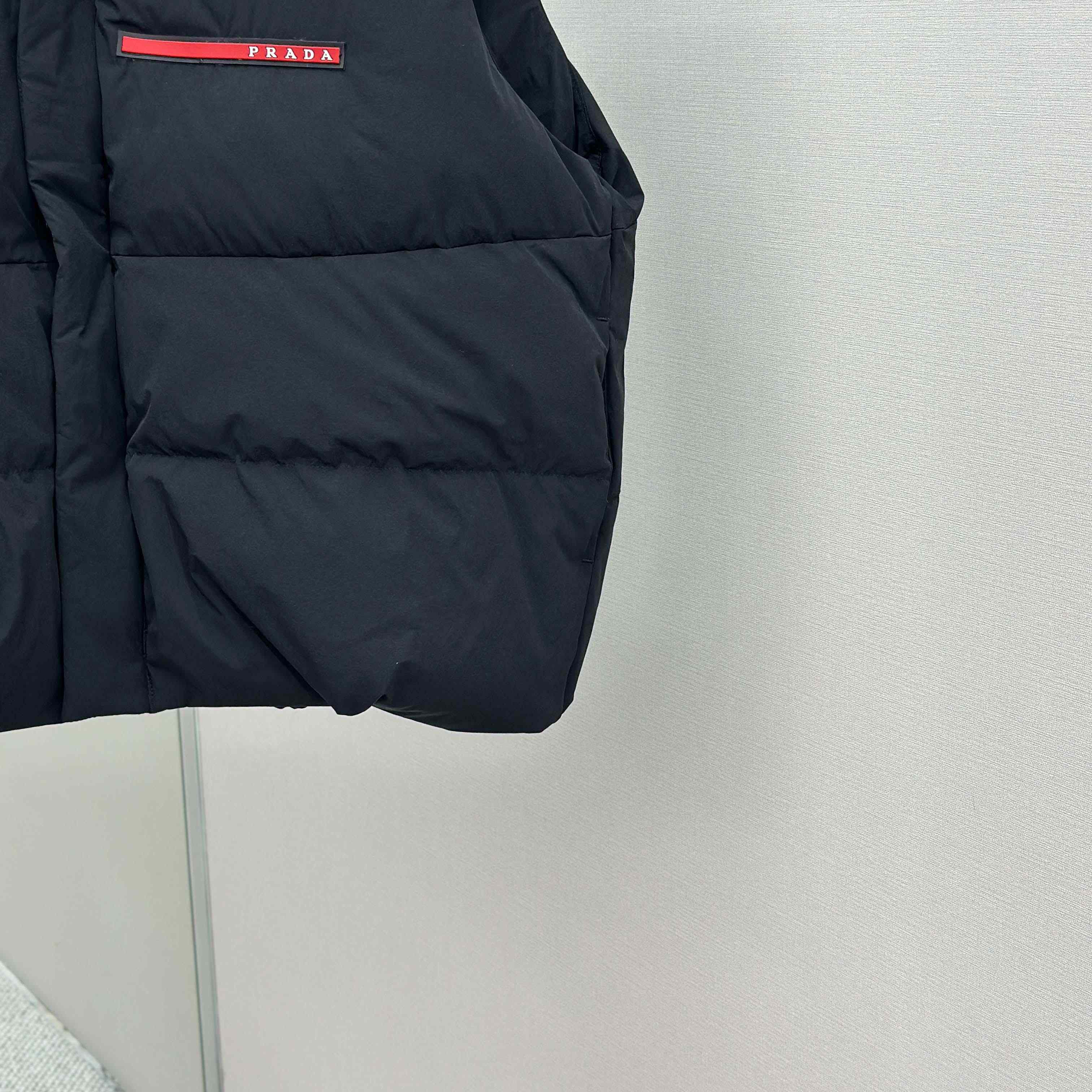 Prada Black Nylon Puffer Gilet Jacket - DesignerGu