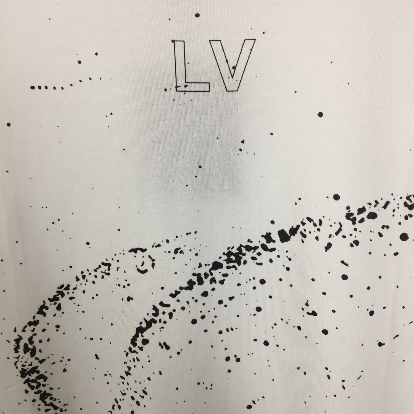 Louis Vuitton T-shirt  - DesignerGu