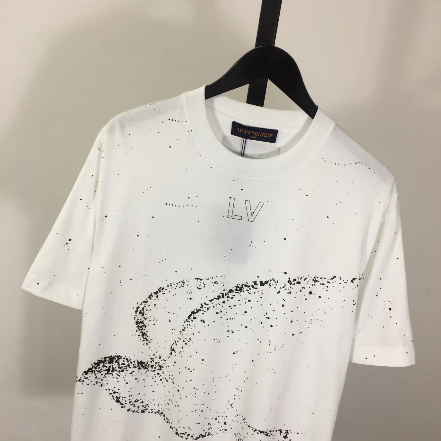 Louis Vuitton T-shirt  - DesignerGu