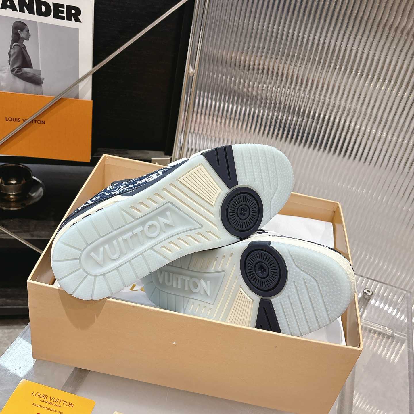 Louis Vuitton LV Trainer Sneaker    1AIKQ4 - DesignerGu