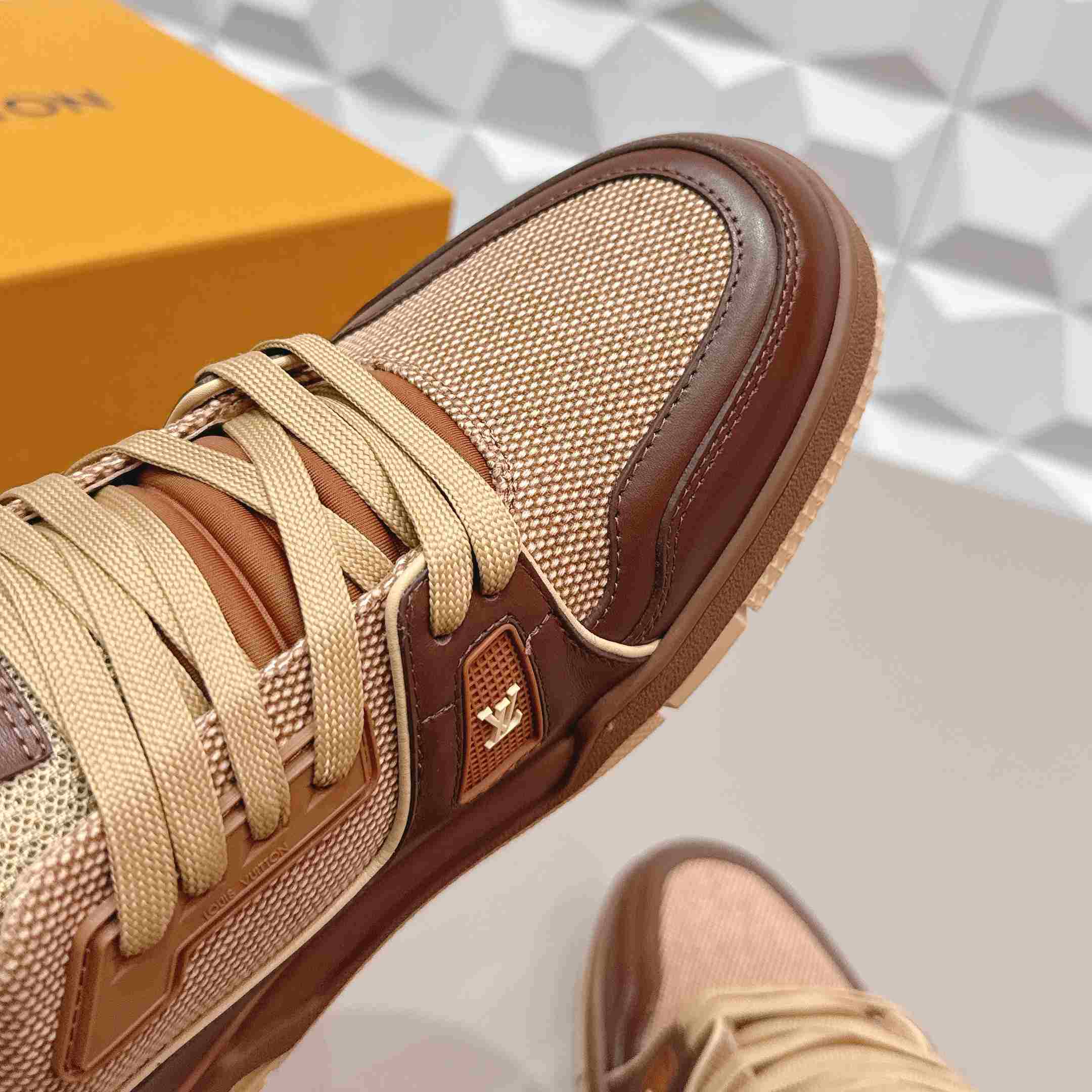 Louis Vuitton Trainer Sneaker 1AJ479 - DesignerGu