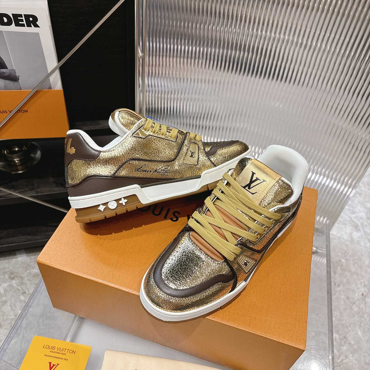 Louis Vuitton LV Trainer Sneaker    1AJA14 - DesignerGu