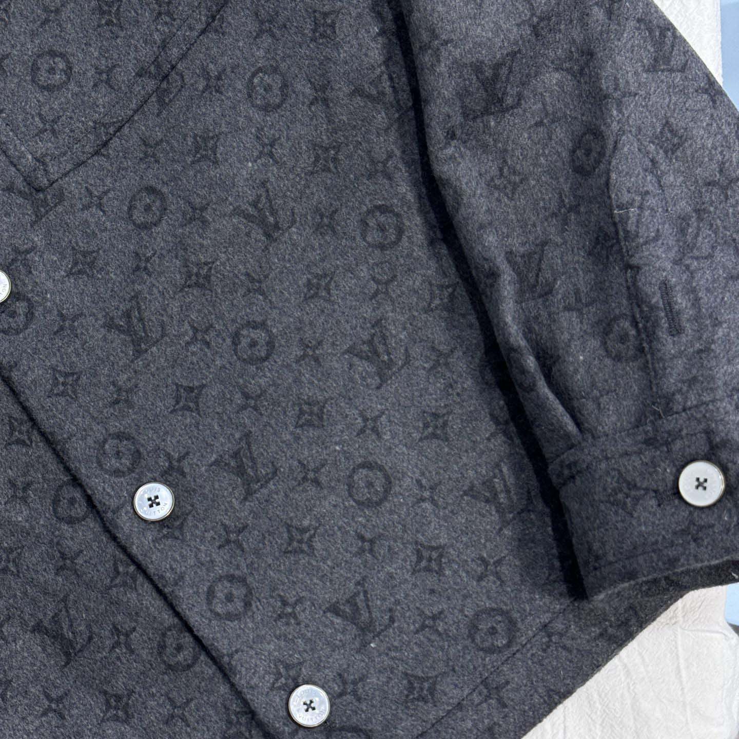 Louis Vuitton Monogram Double Face Overshirt    1AIWGO - DesignerGu