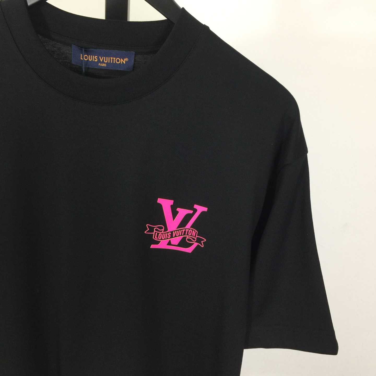 Louis Vuitton Cotton T-shirt Featuring Pink LV Logo Graphic On The Chest - DesignerGu