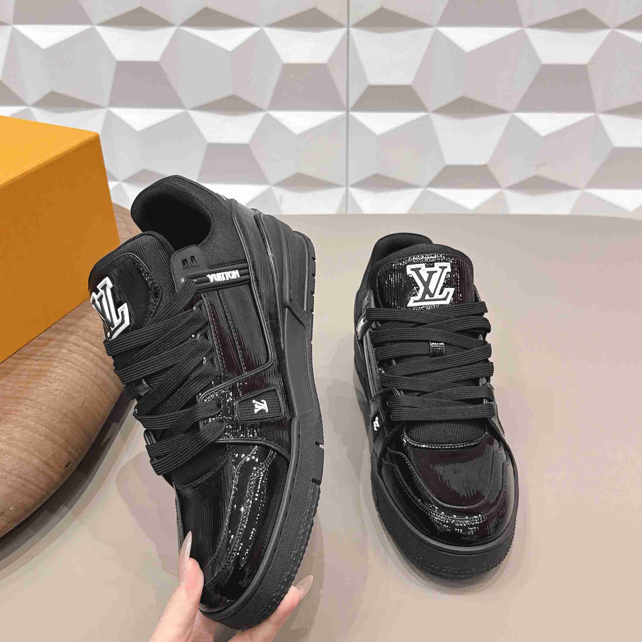 Louis Vuitton Trainer Sneaker 1AJ027 - DesignerGu