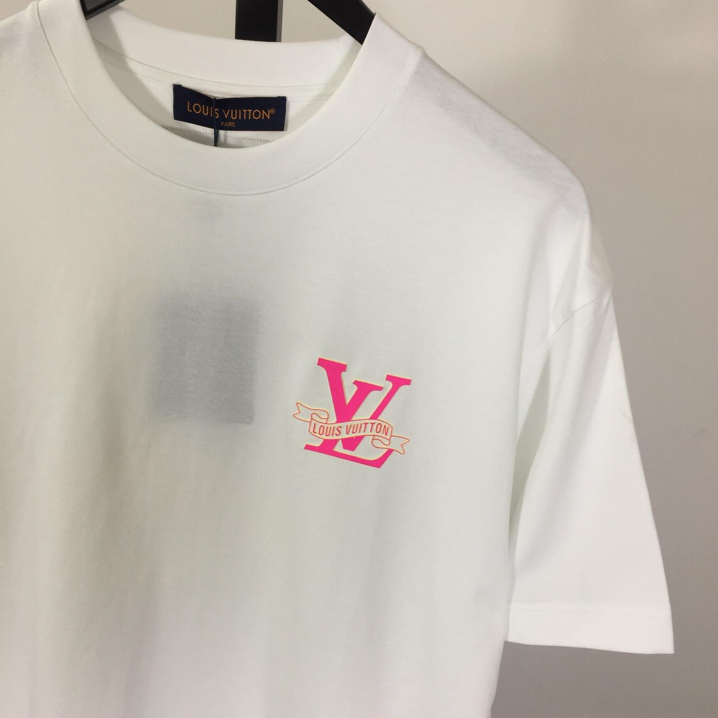 Louis Vuitton Cotton T-shirt Featuring Pink LV Logo Graphic On The Chest - DesignerGu