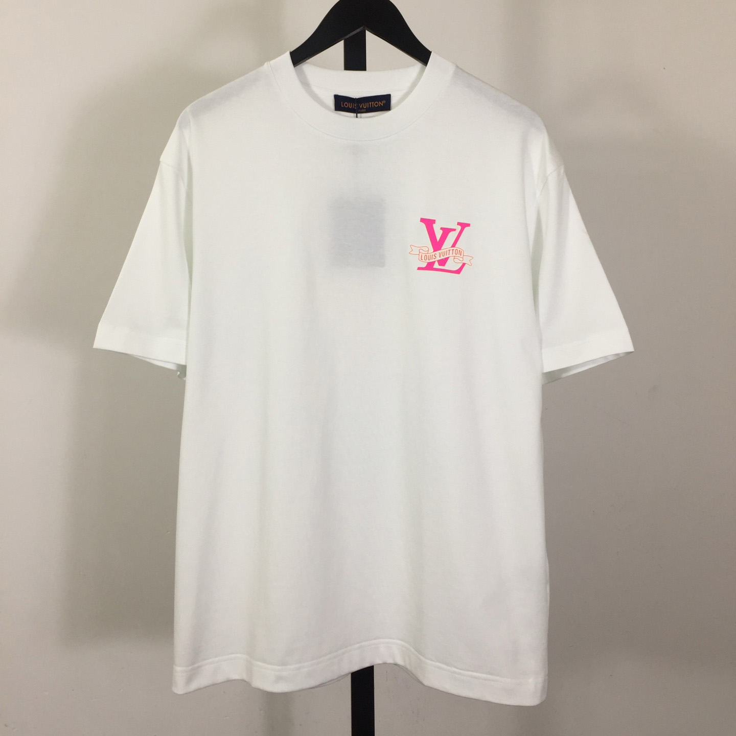 Louis Vuitton Cotton T-shirt Featuring Pink LV Logo Graphic On The Chest - DesignerGu