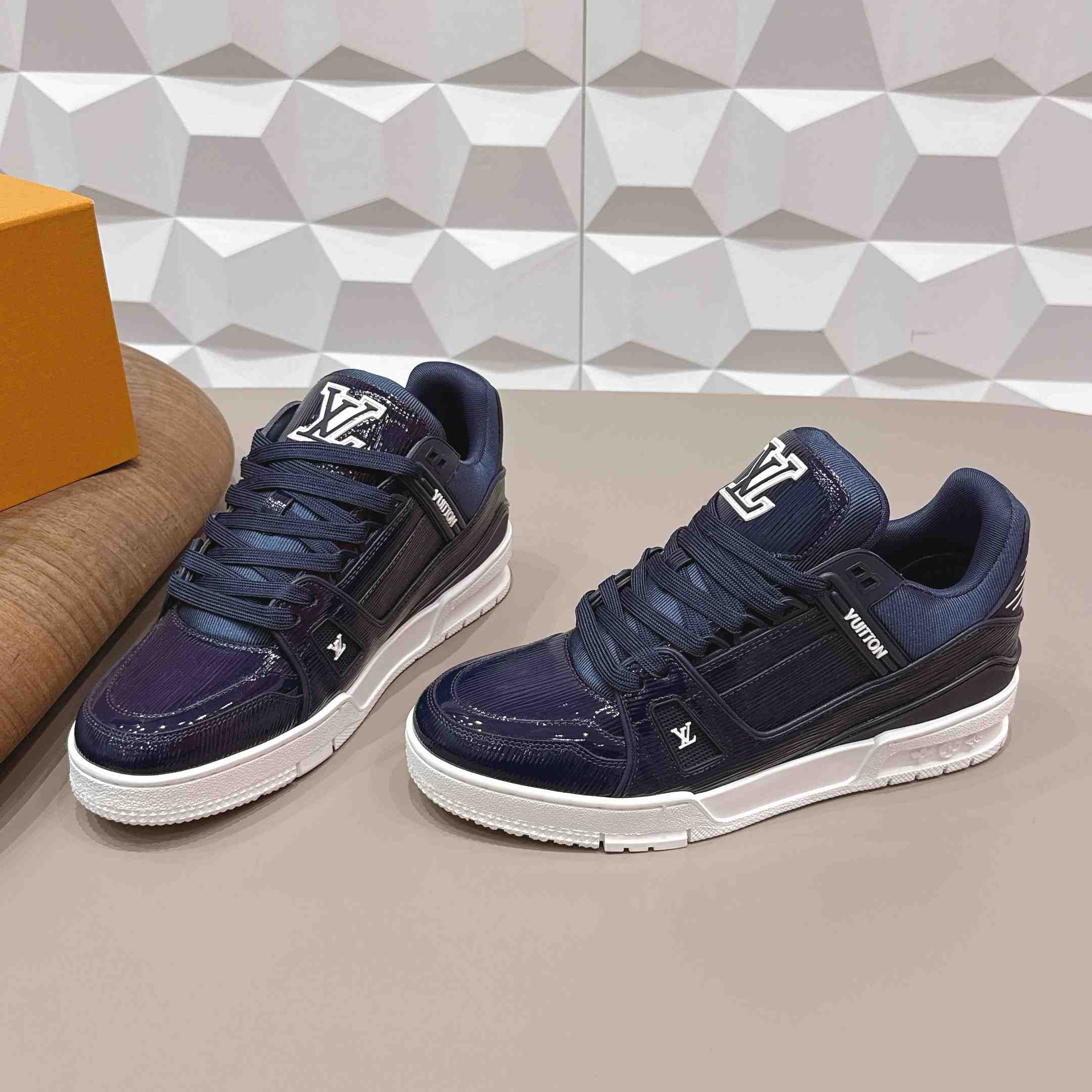 Louis Vuitton Trainer Sneaker 1AJ067 - DesignerGu