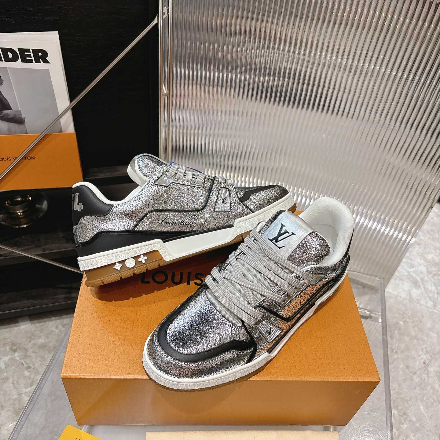 Louis Vuitton LV Trainer Sneaker    1AJ979 - DesignerGu