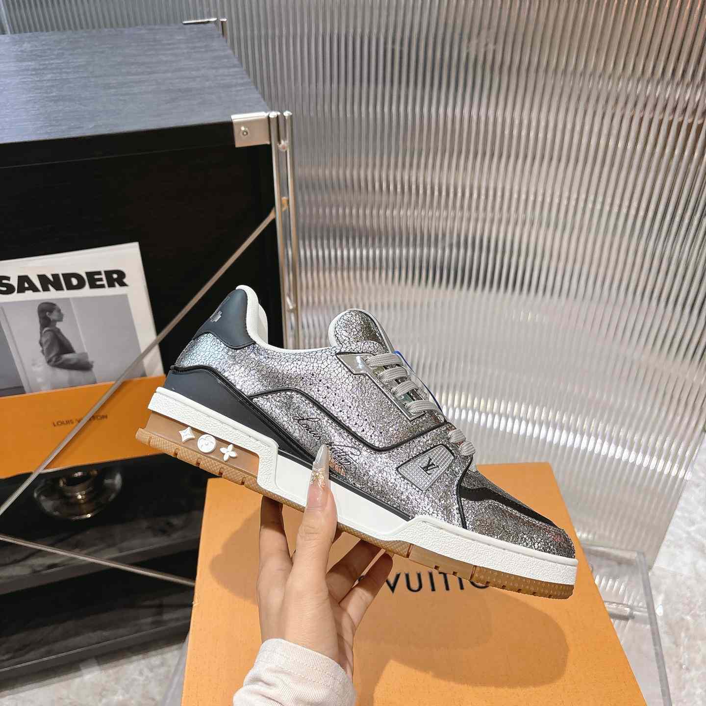 Louis Vuitton LV Trainer Sneaker    1AJ979 - DesignerGu