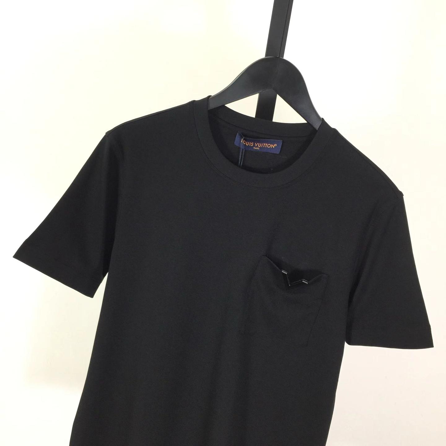 Louis Vuitton V Pocket Logo T-shirt - DesignerGu