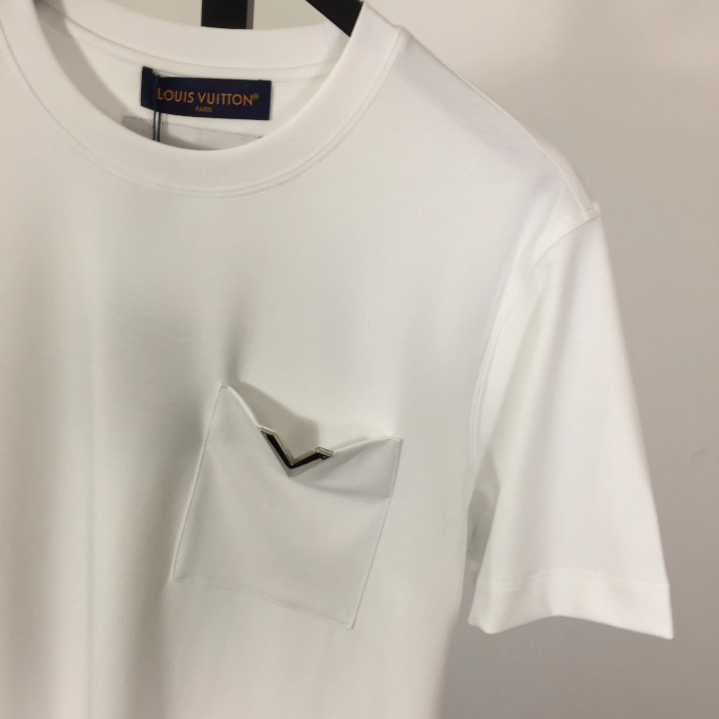 Louis Vuitton V Pocket Logo T-shirt - DesignerGu
