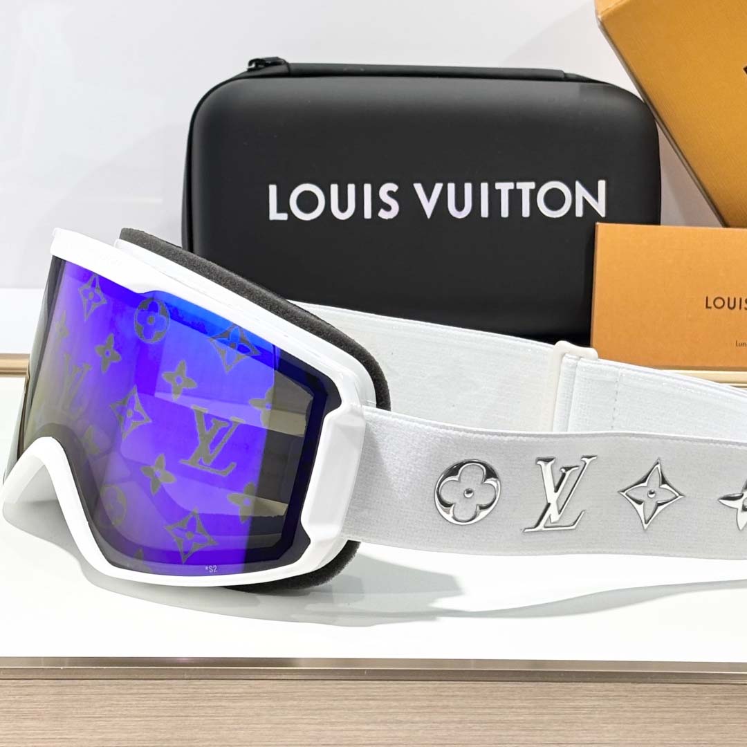 Louis Vuitton LV Snow Gradient Mask - DesignerGu