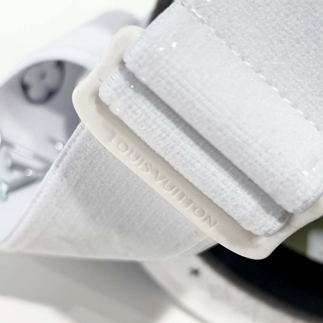 Louis Vuitton LV Snow Gradient Mask - DesignerGu