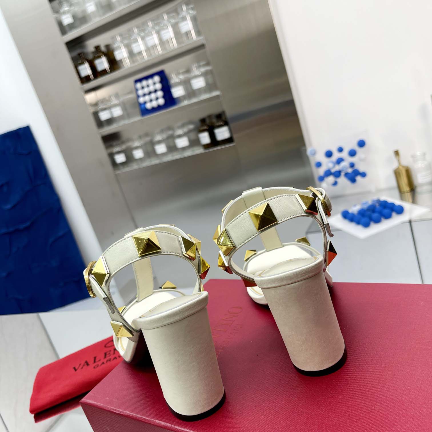 Valent Garavani Roman Stud Leather Ankle Strap Sandal - DesignerGu