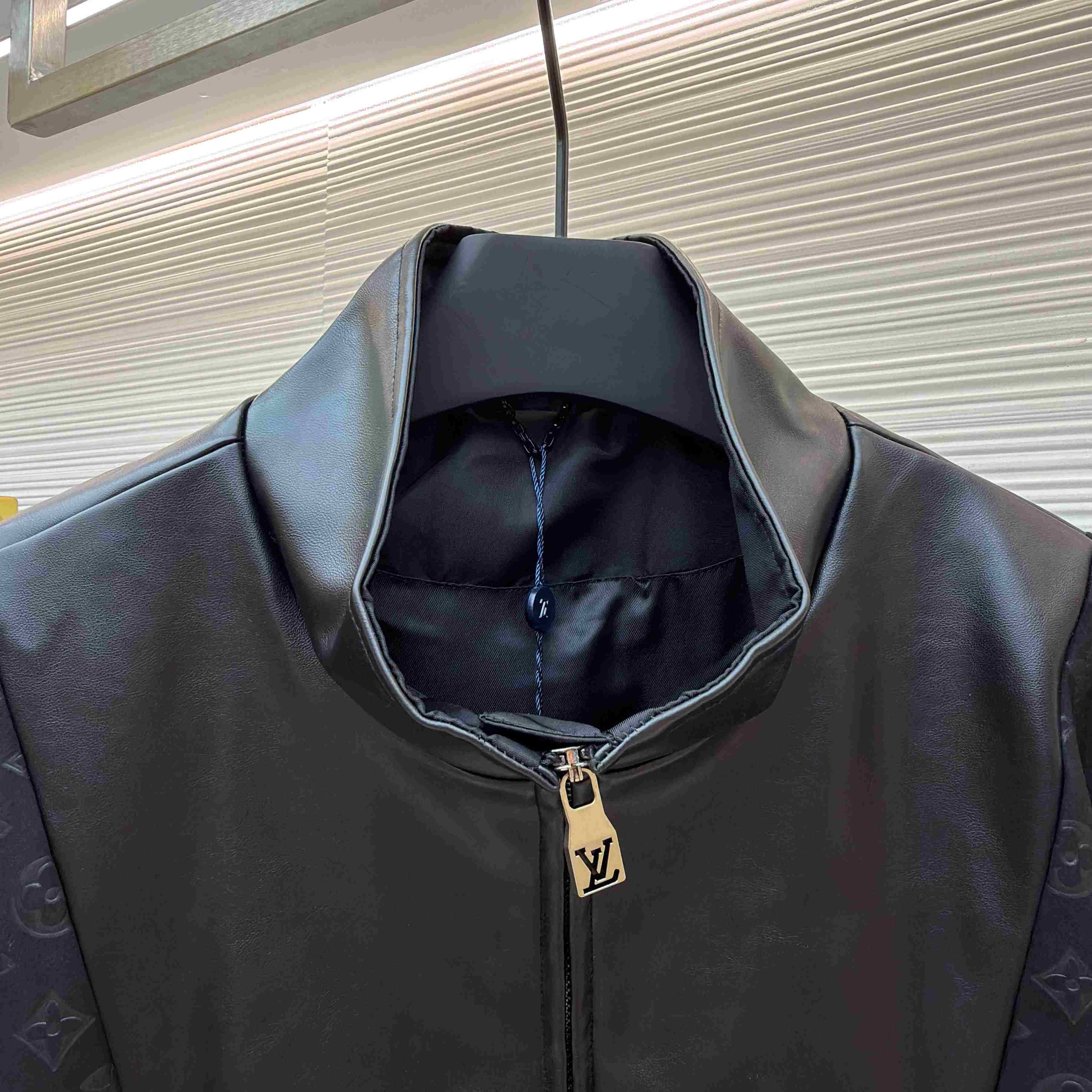 Louis Vuitton Leather Mix Track Top 1AHVM3 - DesignerGu