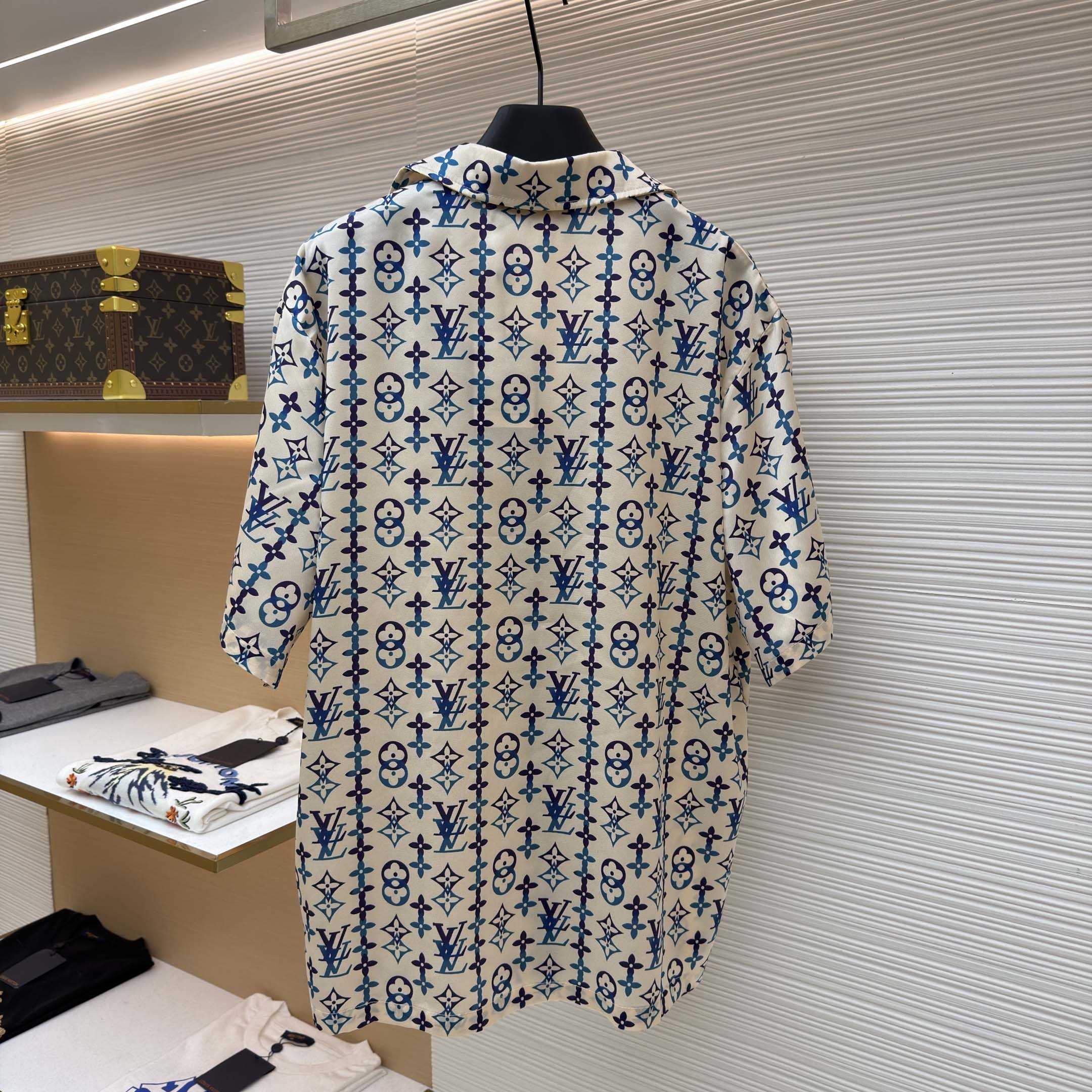 Louis Vuitton Monogram Printed Silk Short-Sleeved Shirt   1AJUOH - DesignerGu