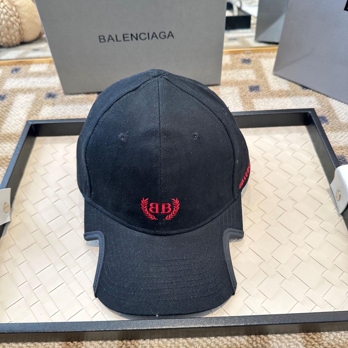 Balenciaga Laurel Classic Cap in Faded Black/red - DesignerGu