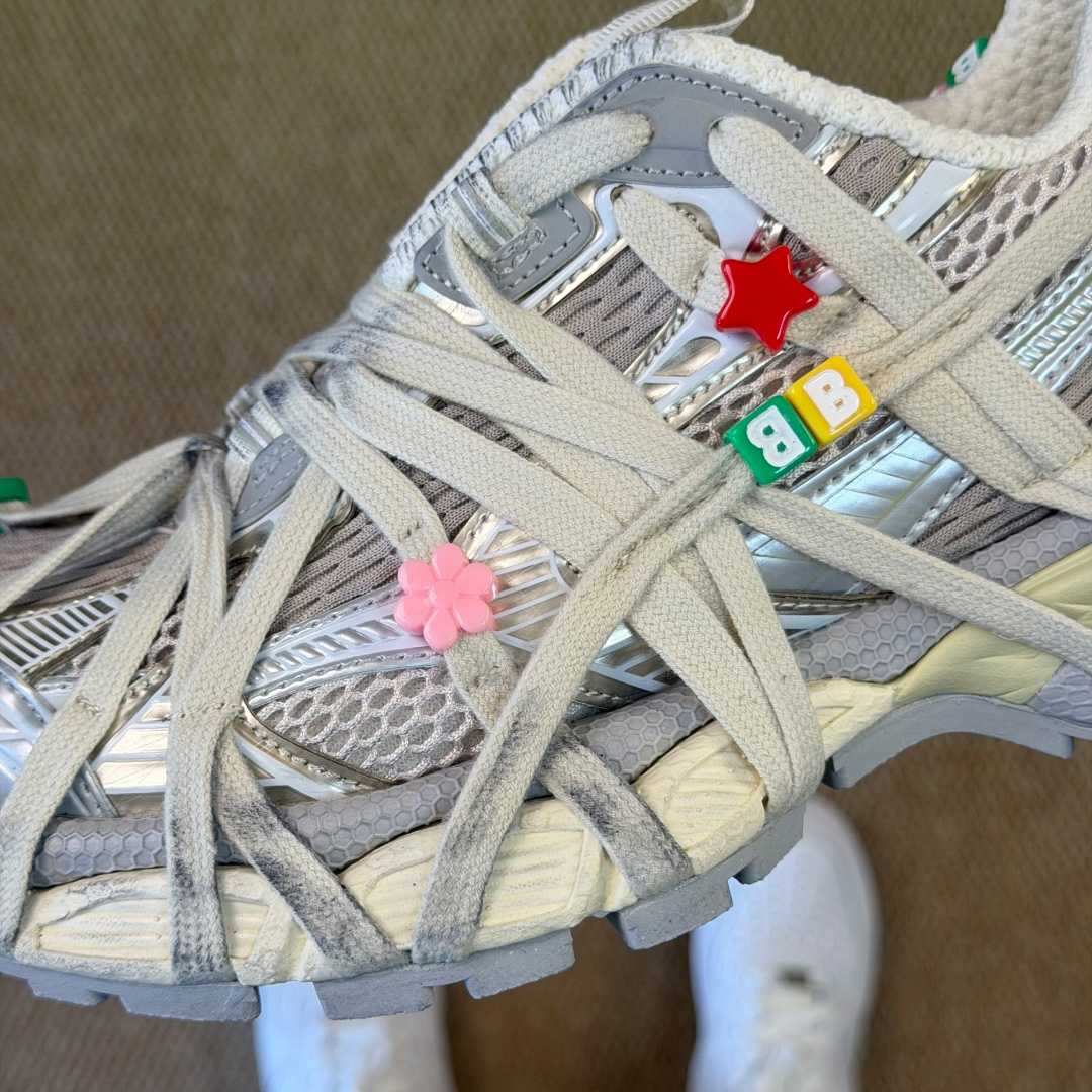 Balenciaga 3xl Extreme Lace Sneaker In Eggshell/Multicolor - DesignerGu