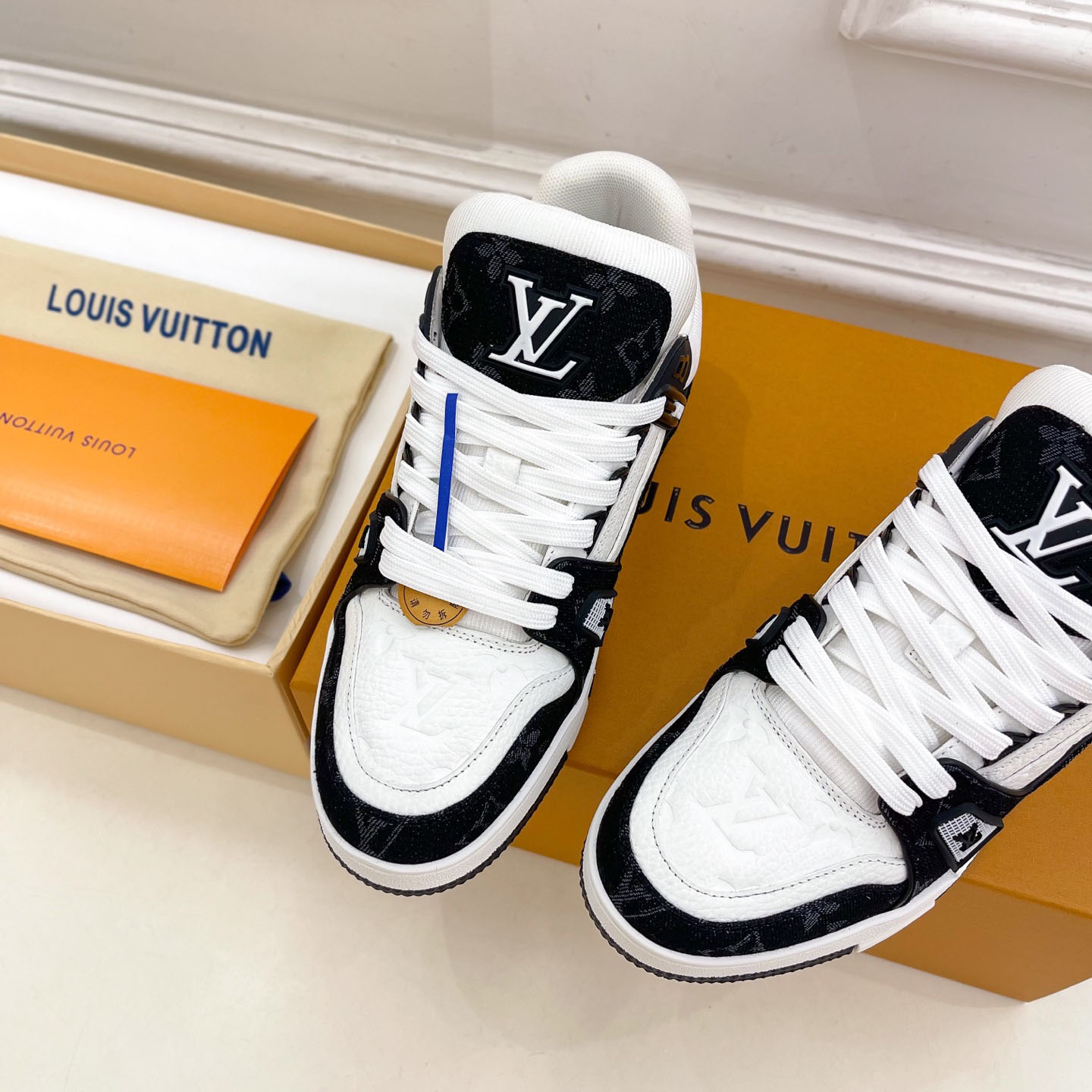 Louis Vuitton  LV Trainer Sneaker 1A9JGL - DesignerGu