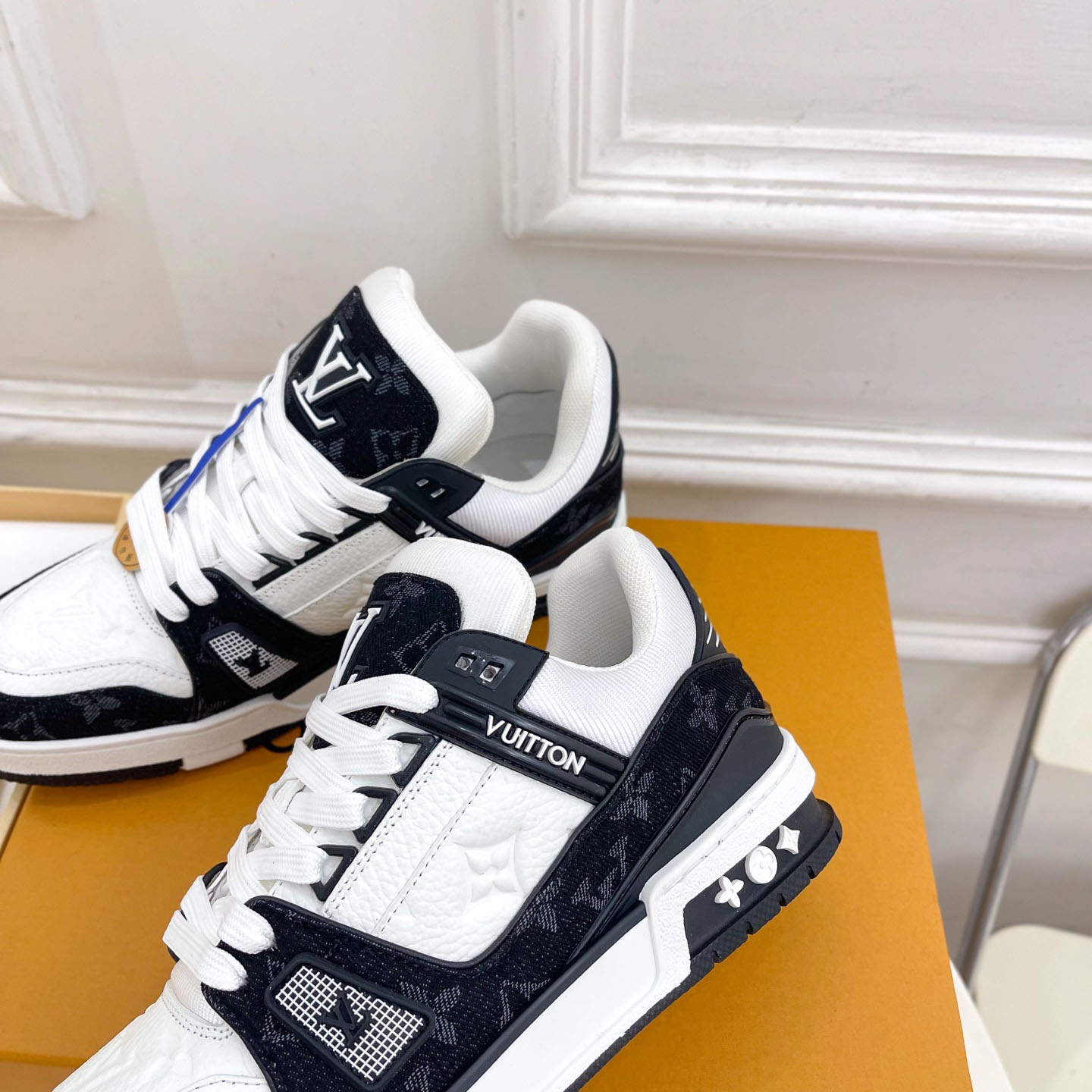 Louis Vuitton  LV Trainer Sneaker 1A9JGL - DesignerGu