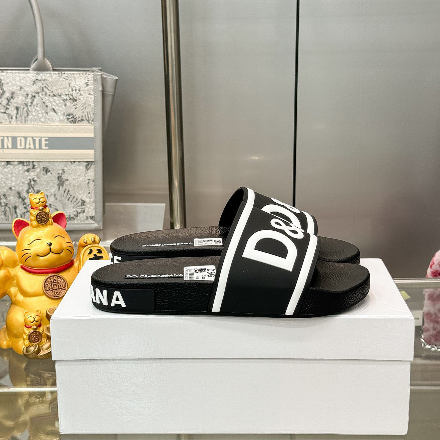Dolce & Gabbana Rubber Beachwear Sliders With DG Logo - DesignerGu