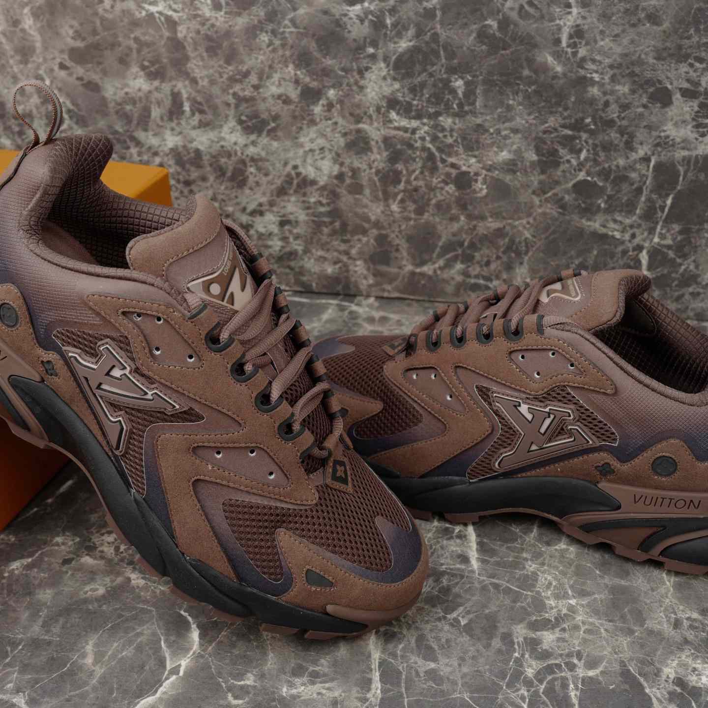 Louis Vuitton LV Runner Tatic Sneaker 1AJAPO - DesignerGu