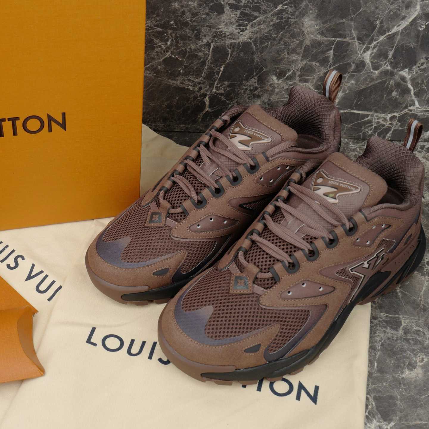 Louis Vuitton LV Runner Tatic Sneaker 1AJAPO - DesignerGu
