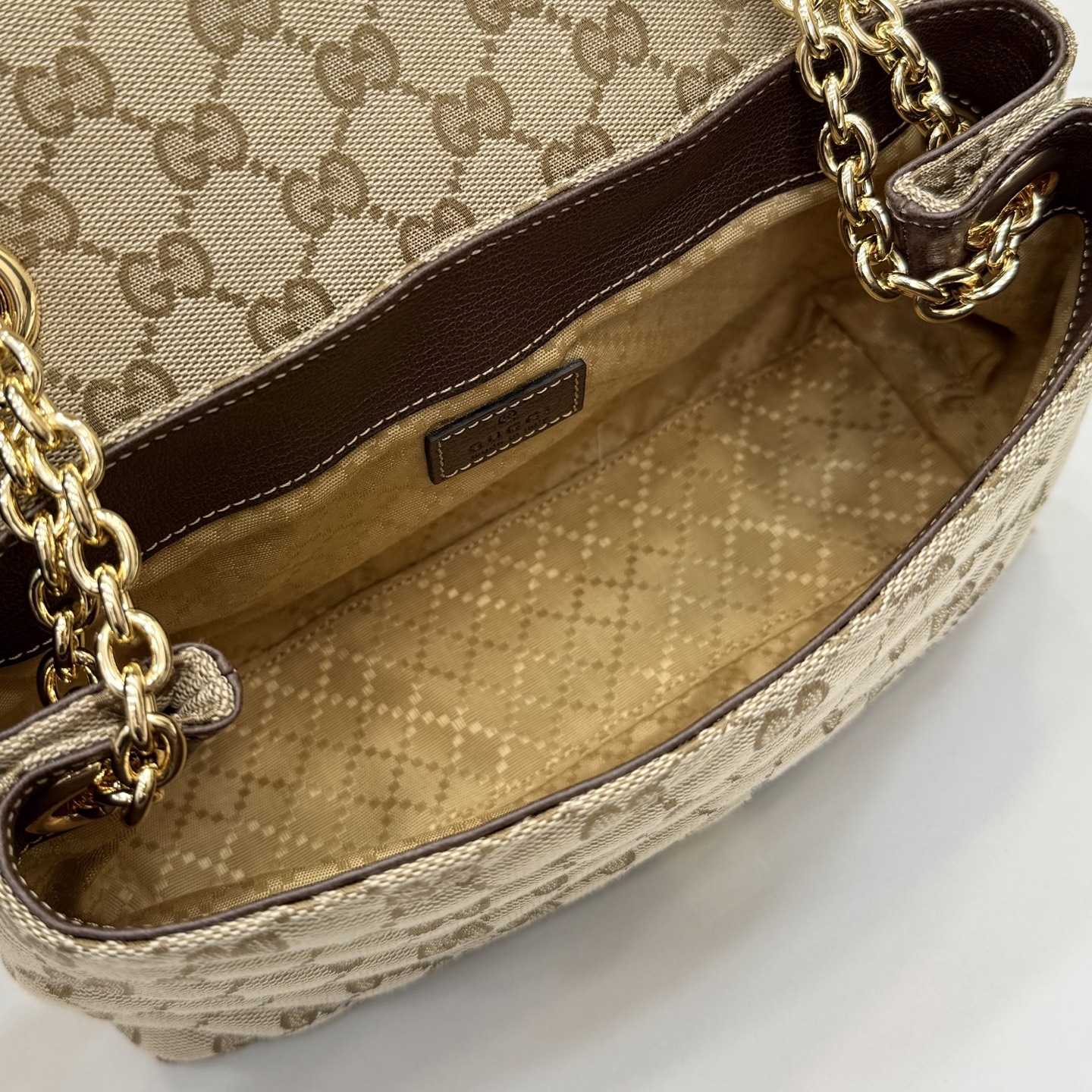 Gucci GG Marmont Small Shoulder Bag - DesignerGu