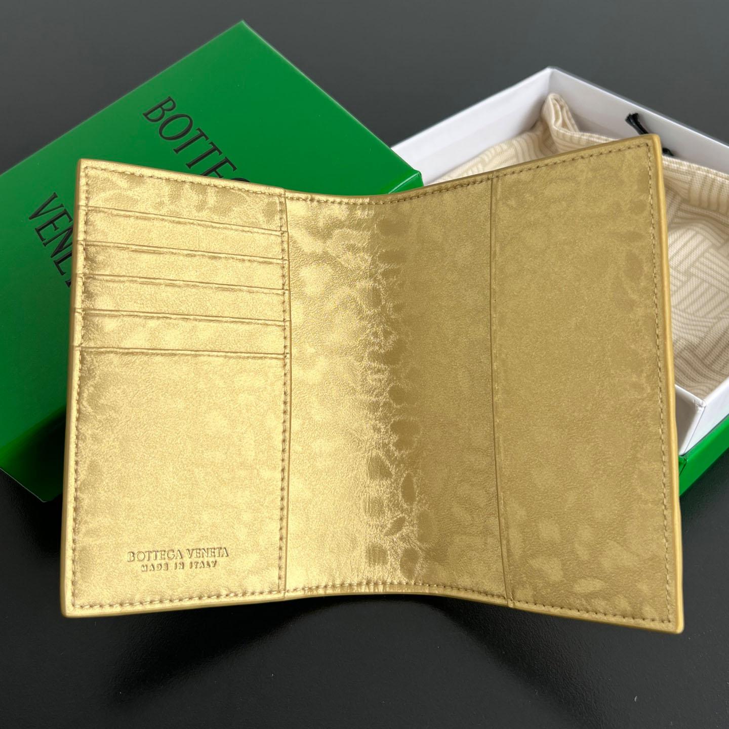 Bottega Veneta Intrecciato Passport Case - DesignerGu