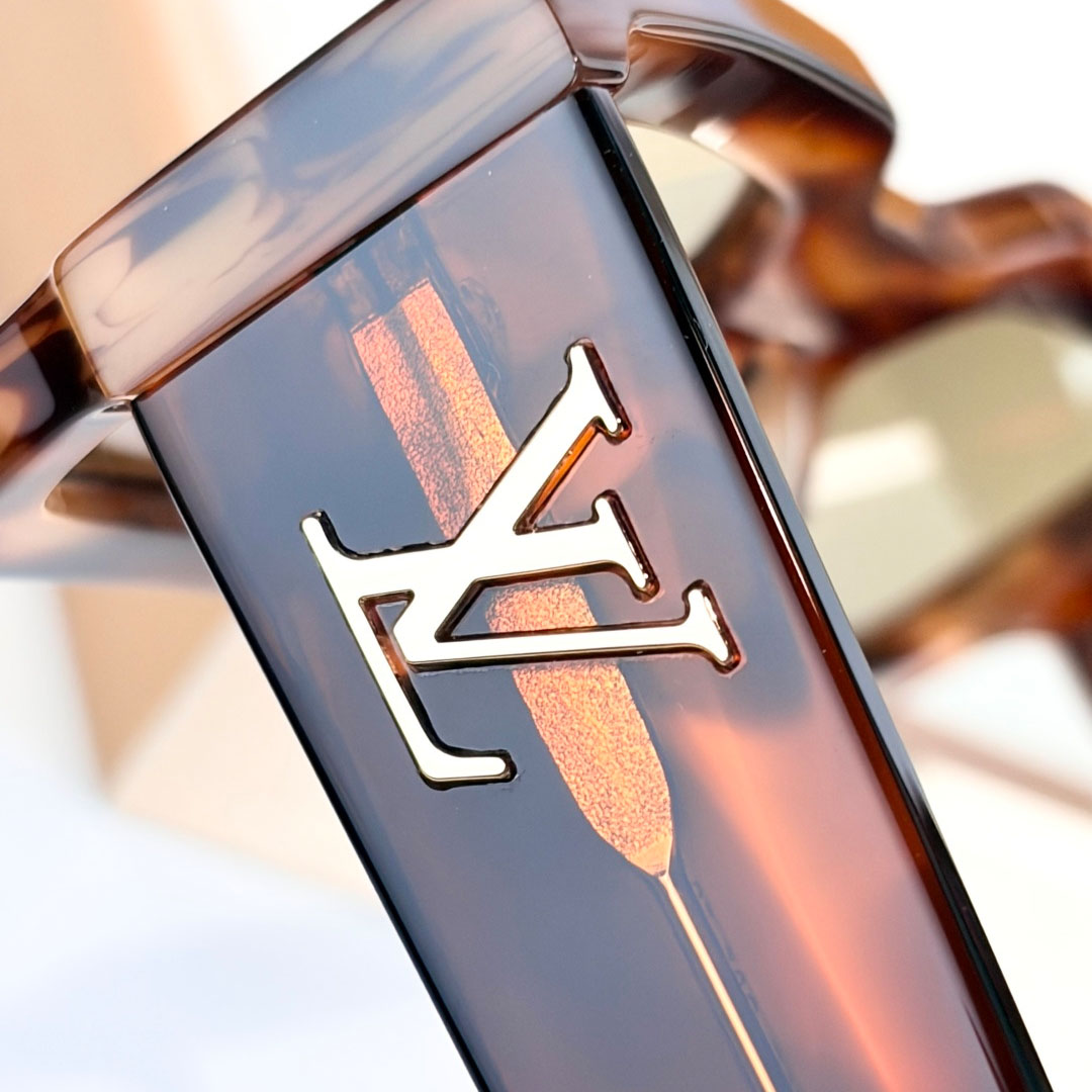 Louis Vuitton Z2703E Sunglasses    - DesignerGu