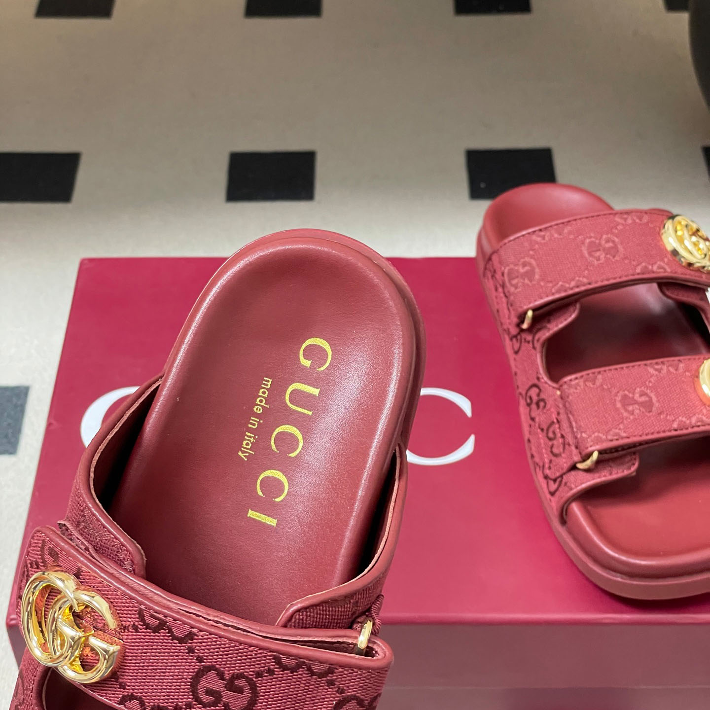Gucci Sandal With Double G - DesignerGu