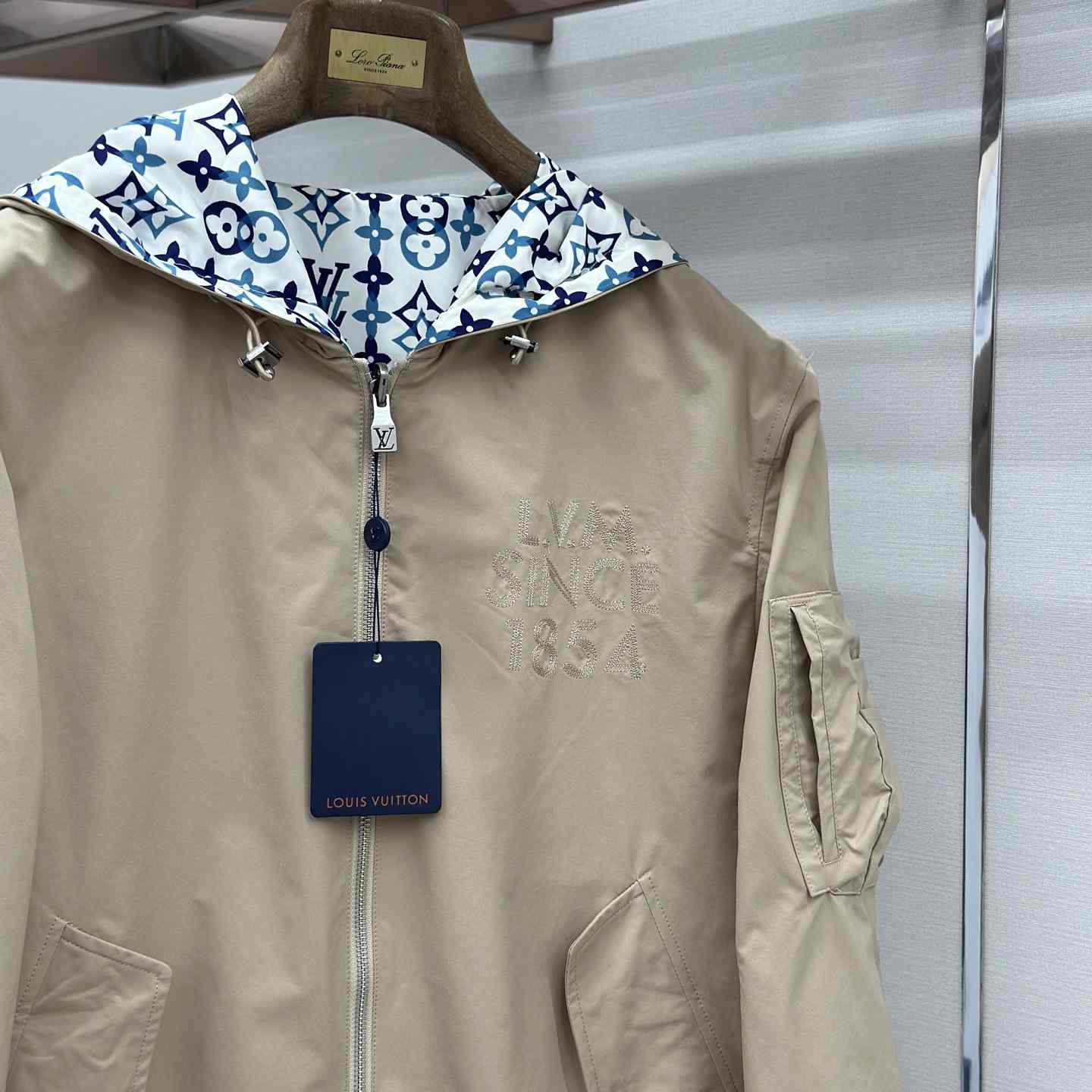 Louis Vuitton Reversible Windbreaker   1AJUW1 - DesignerGu