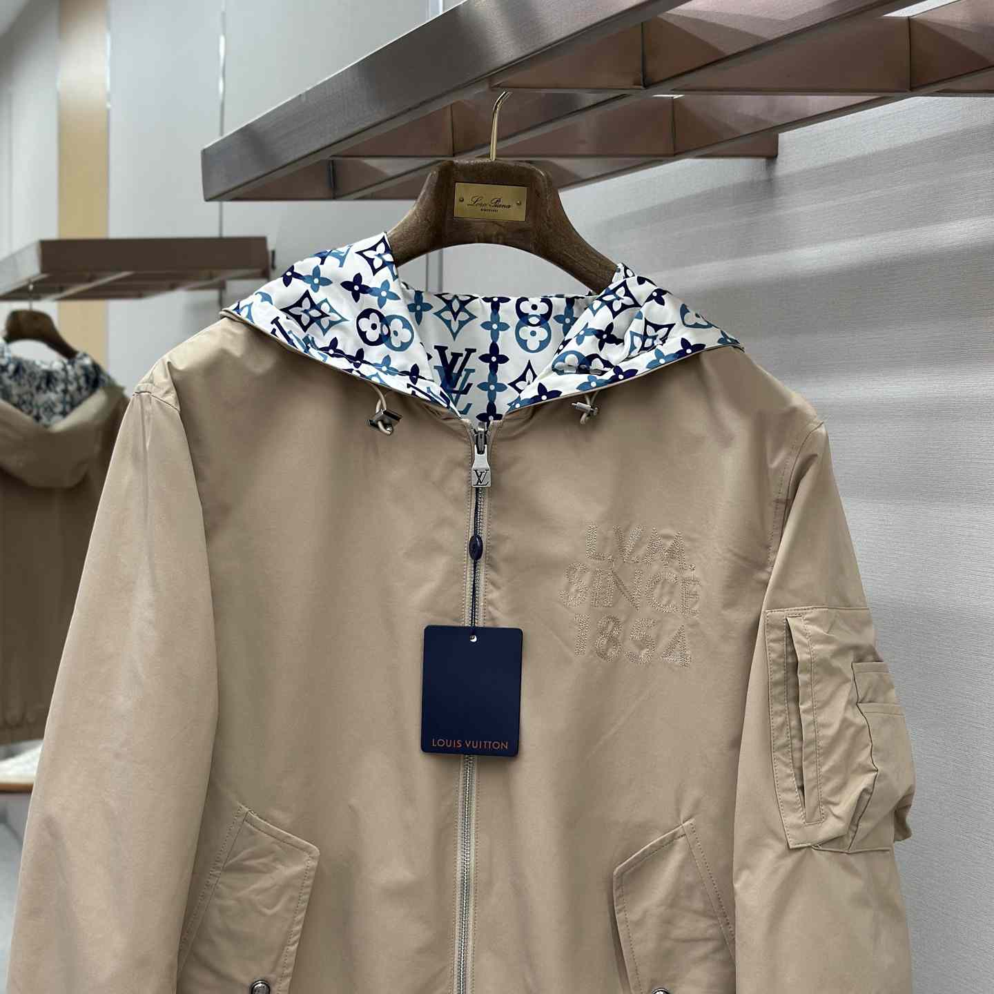 Louis Vuitton Reversible Windbreaker   1AJUW1 - DesignerGu