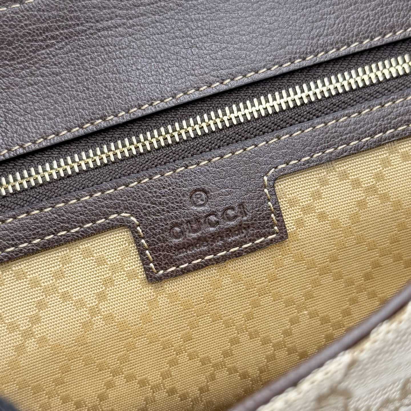 Gucci GG Marmont Medium Shoulder Bag - DesignerGu