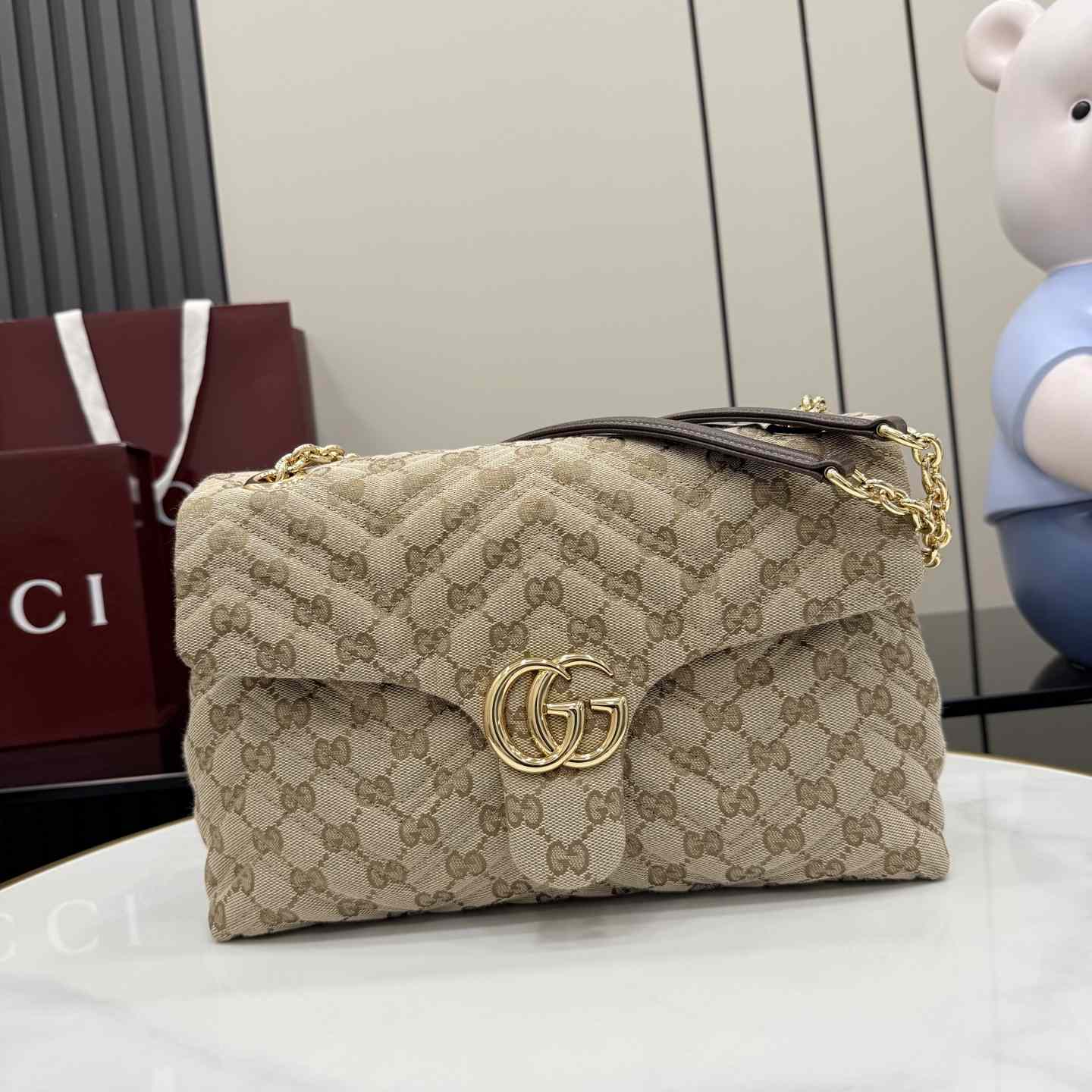 Gucci GG Marmont Medium Shoulder Bag - DesignerGu