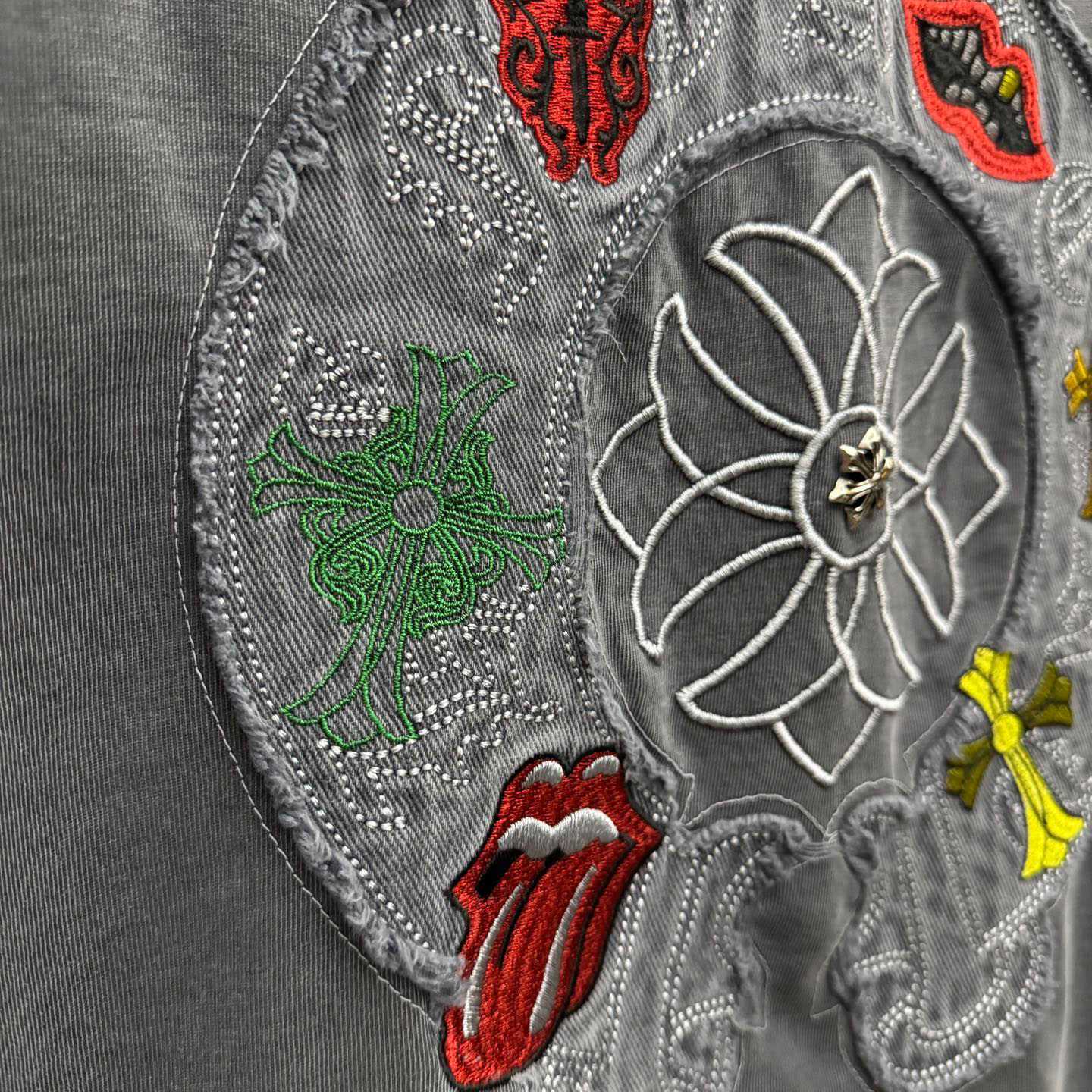 Chrome Hearts Horseshoe Cross Lips Patch Embroidered Crewneck Tee 'Grey' - DesignerGu