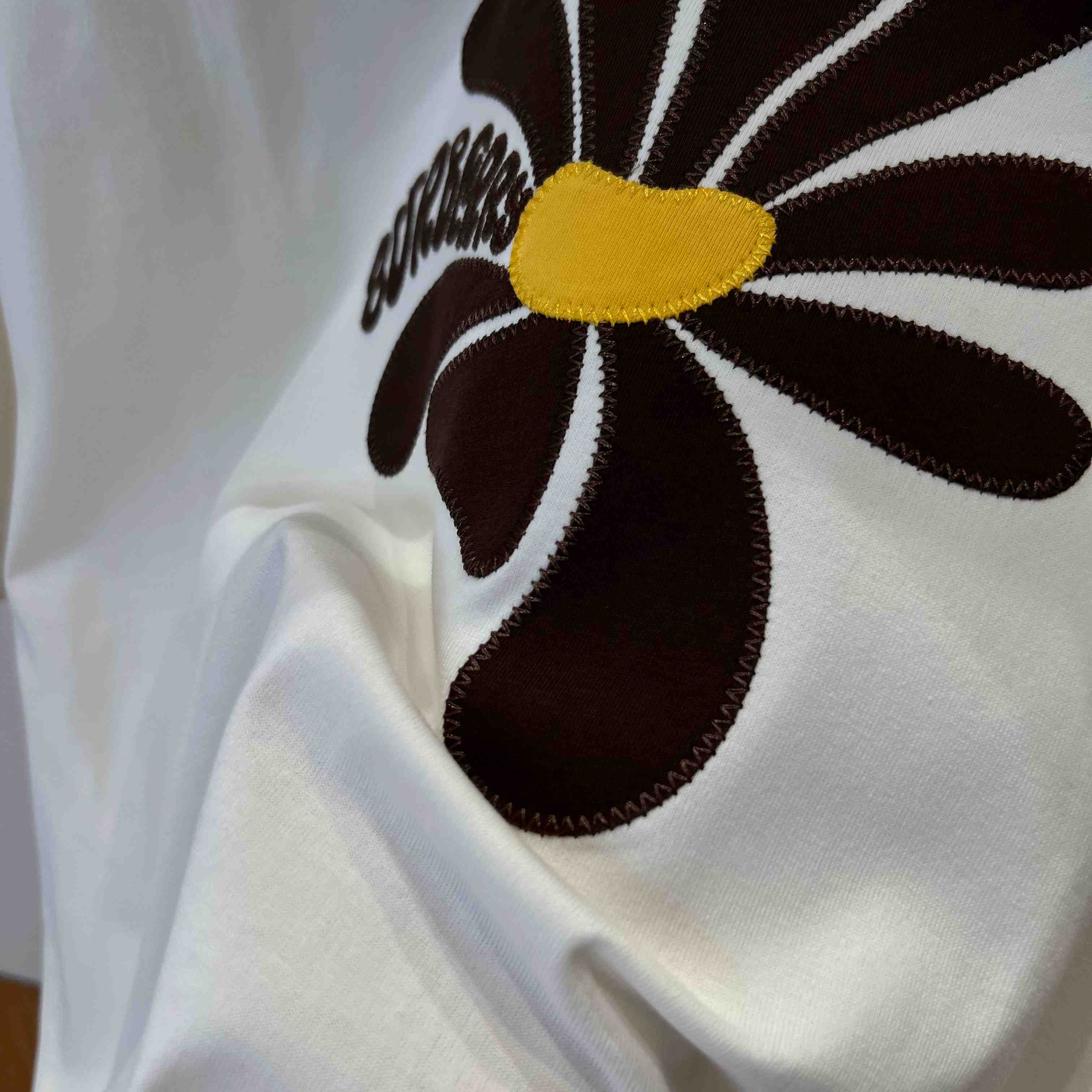 Burberry Daisy Cotton T-shirt - DesignerGu