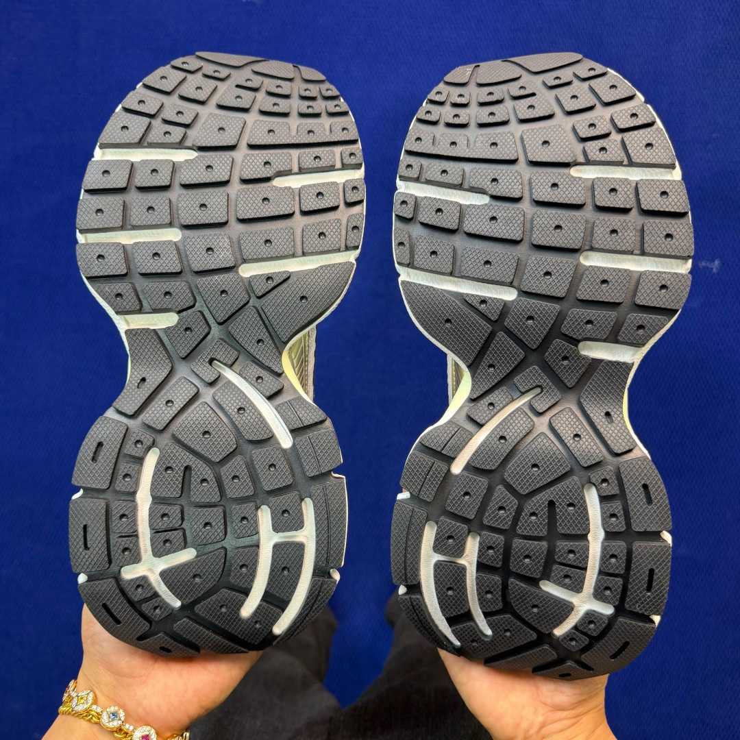 Balenciaga 3xl Sneaker With Charms In White/Yellow/Silver/Black - DesignerGu