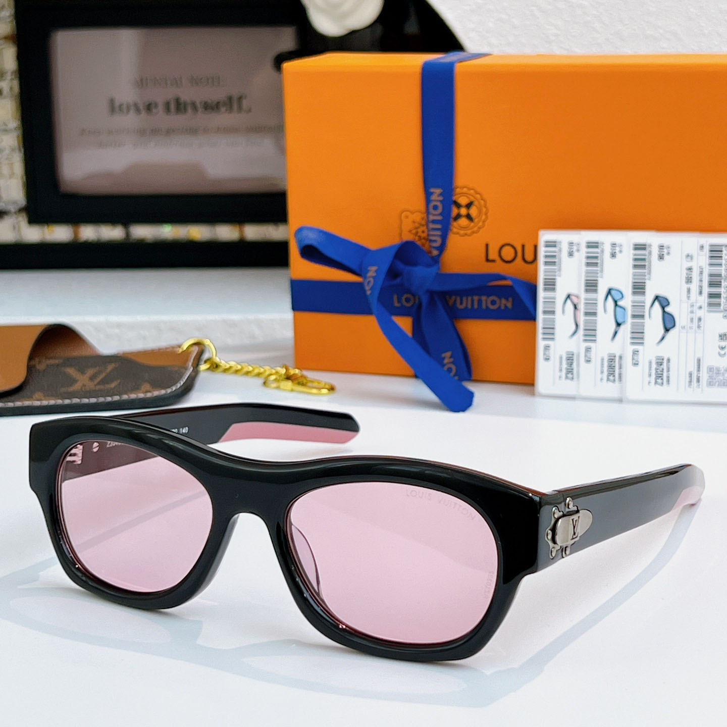 Louis Vuitton LV Frog Round Square Sunglasses - DesignerGu