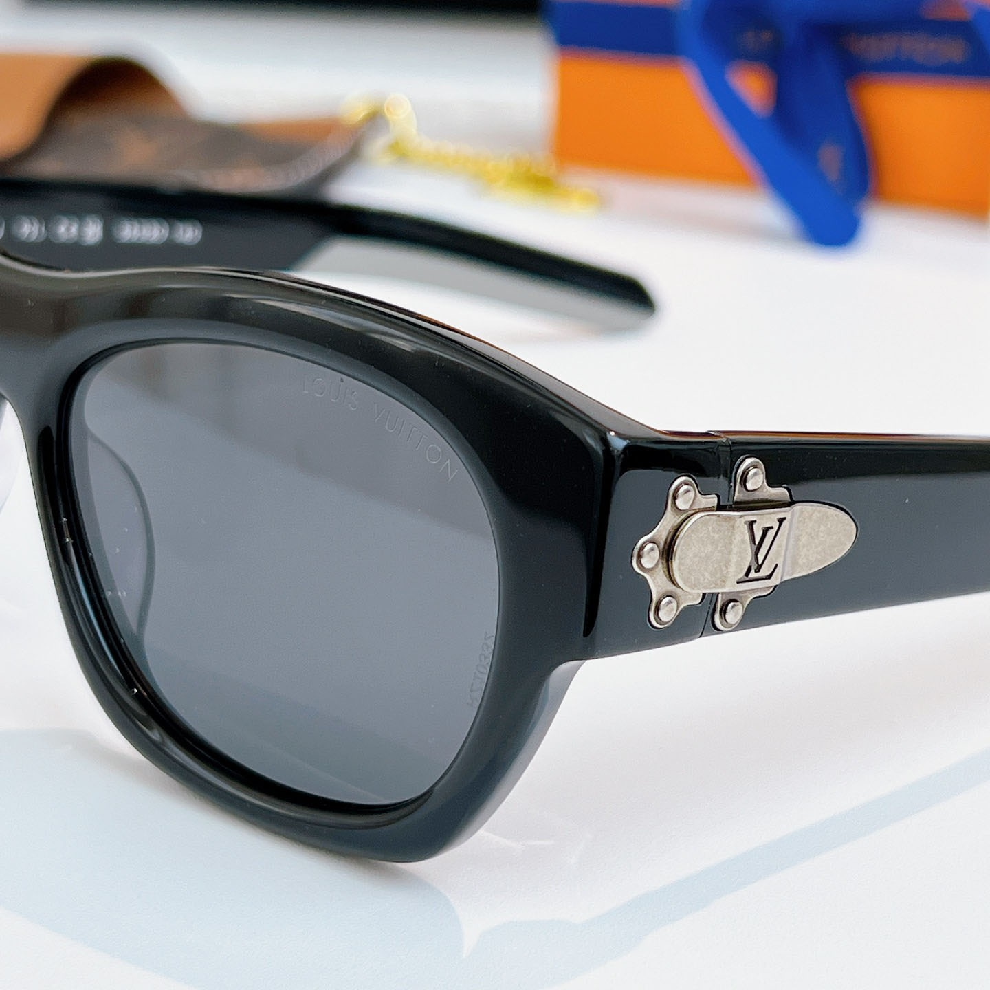 Louis Vuitton LV Frog Round Square Sunglasses - DesignerGu