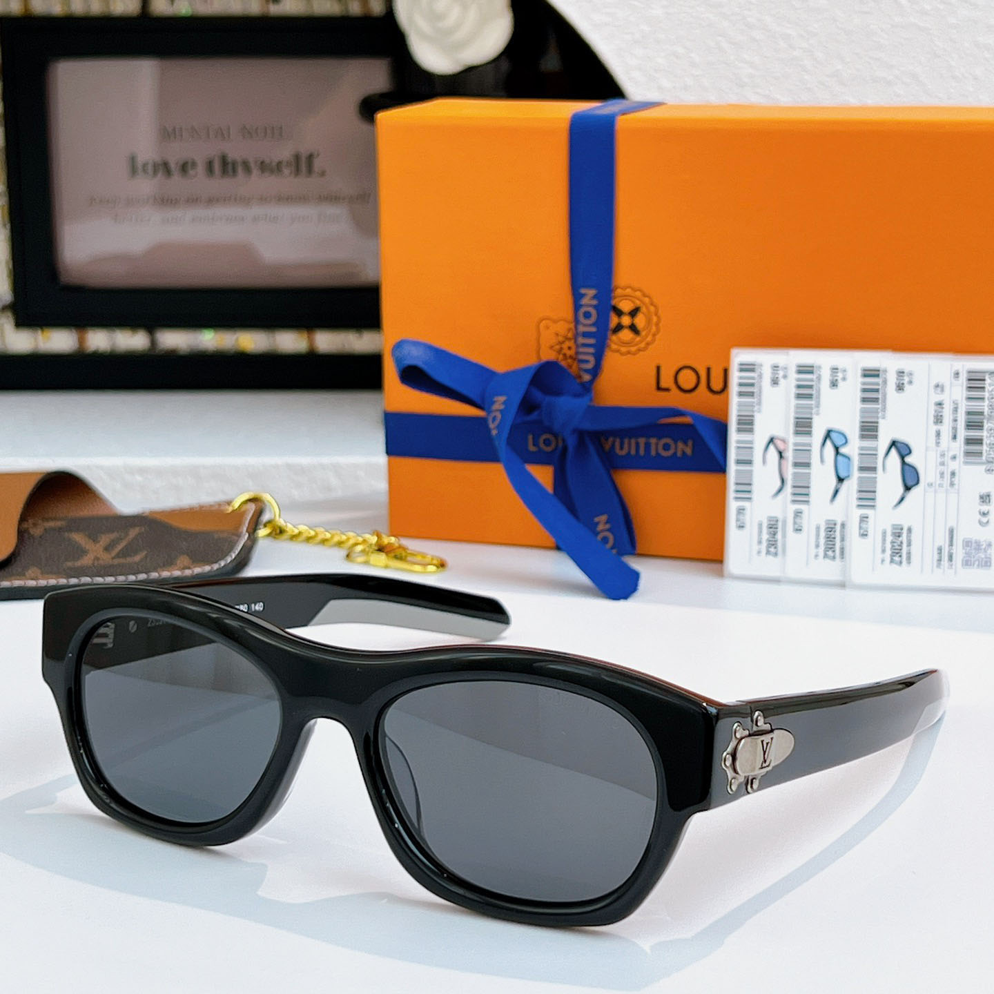 Louis Vuitton LV Frog Round Square Sunglasses - DesignerGu