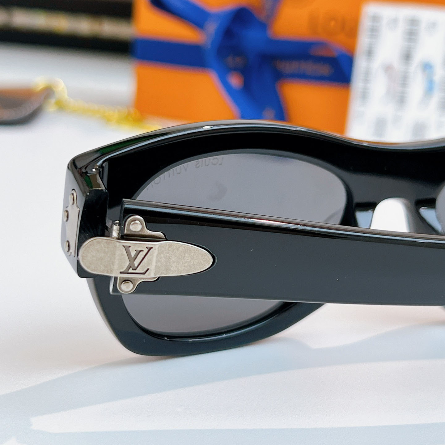 Louis Vuitton LV Frog Round Square Sunglasses - DesignerGu