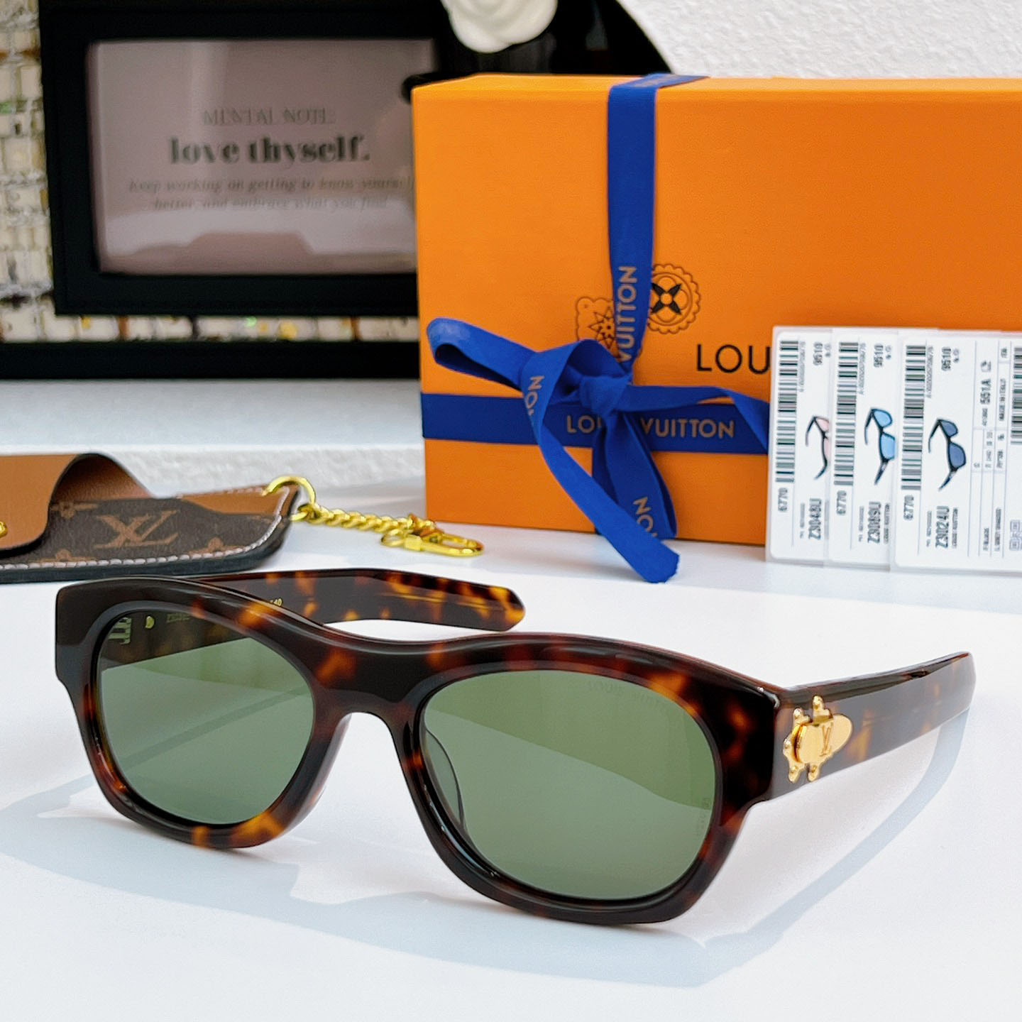 Louis Vuitton LV Frog Round Square Sunglasses - DesignerGu